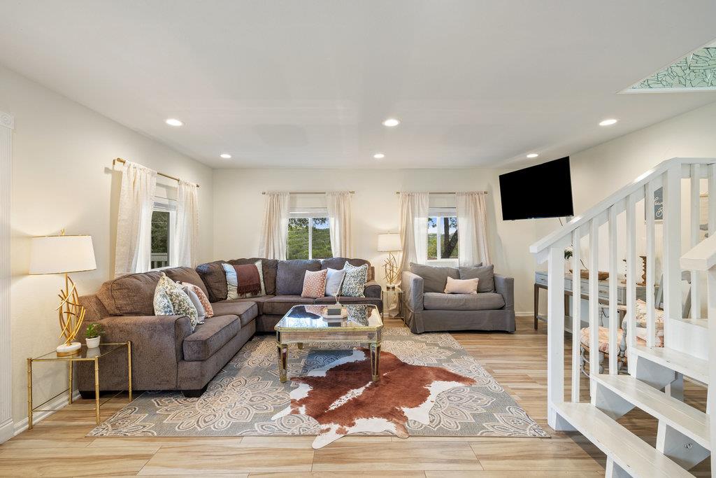 4607 R O Dr, Spicewood, TX 78669