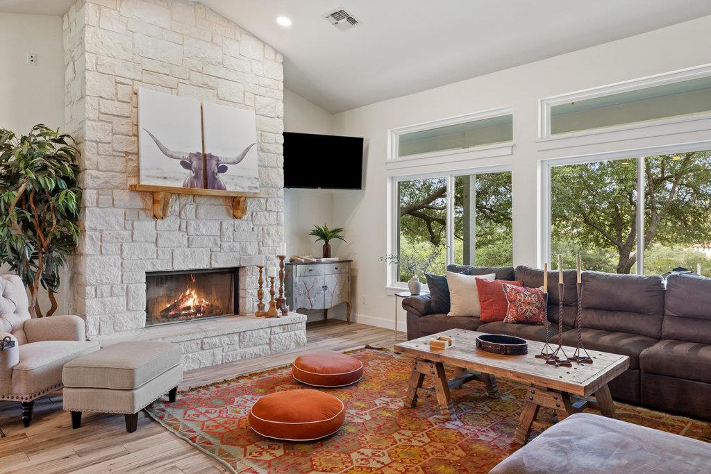 4607 R O Dr, Spicewood, TX 78669