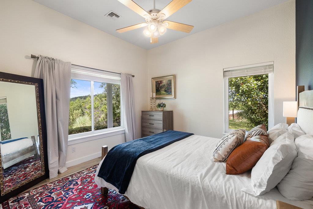 4607 R O Dr, Spicewood, TX 78669