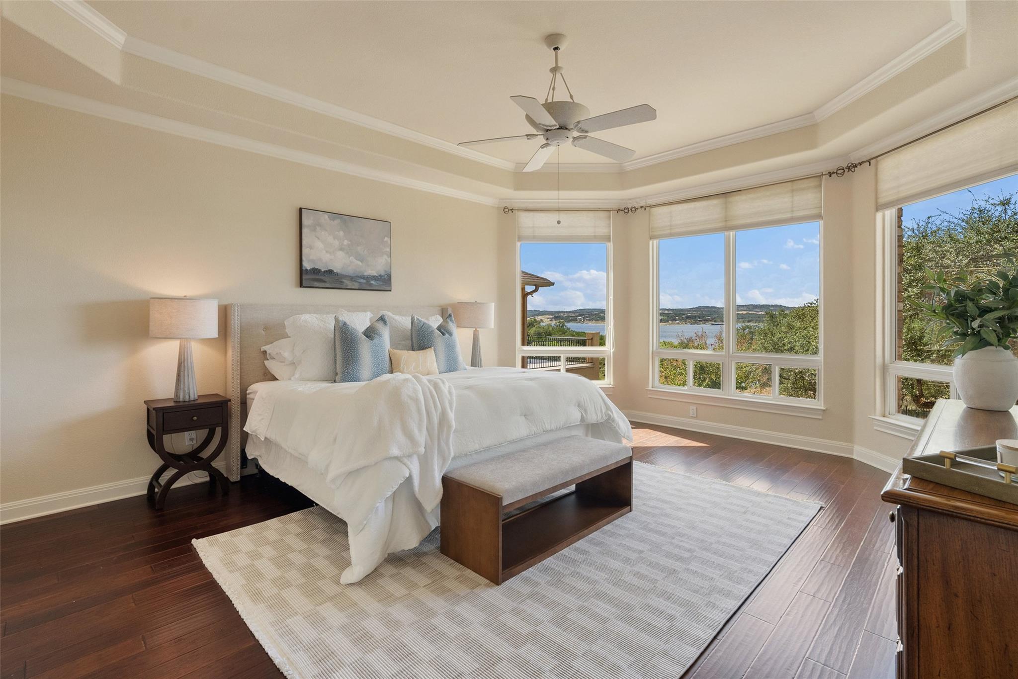 316 Lakefront Dr, Point Venture, TX 78645