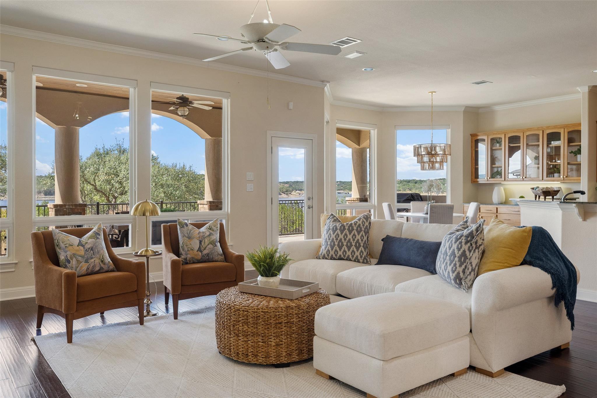 316 Lakefront Dr, Point Venture, TX 78645