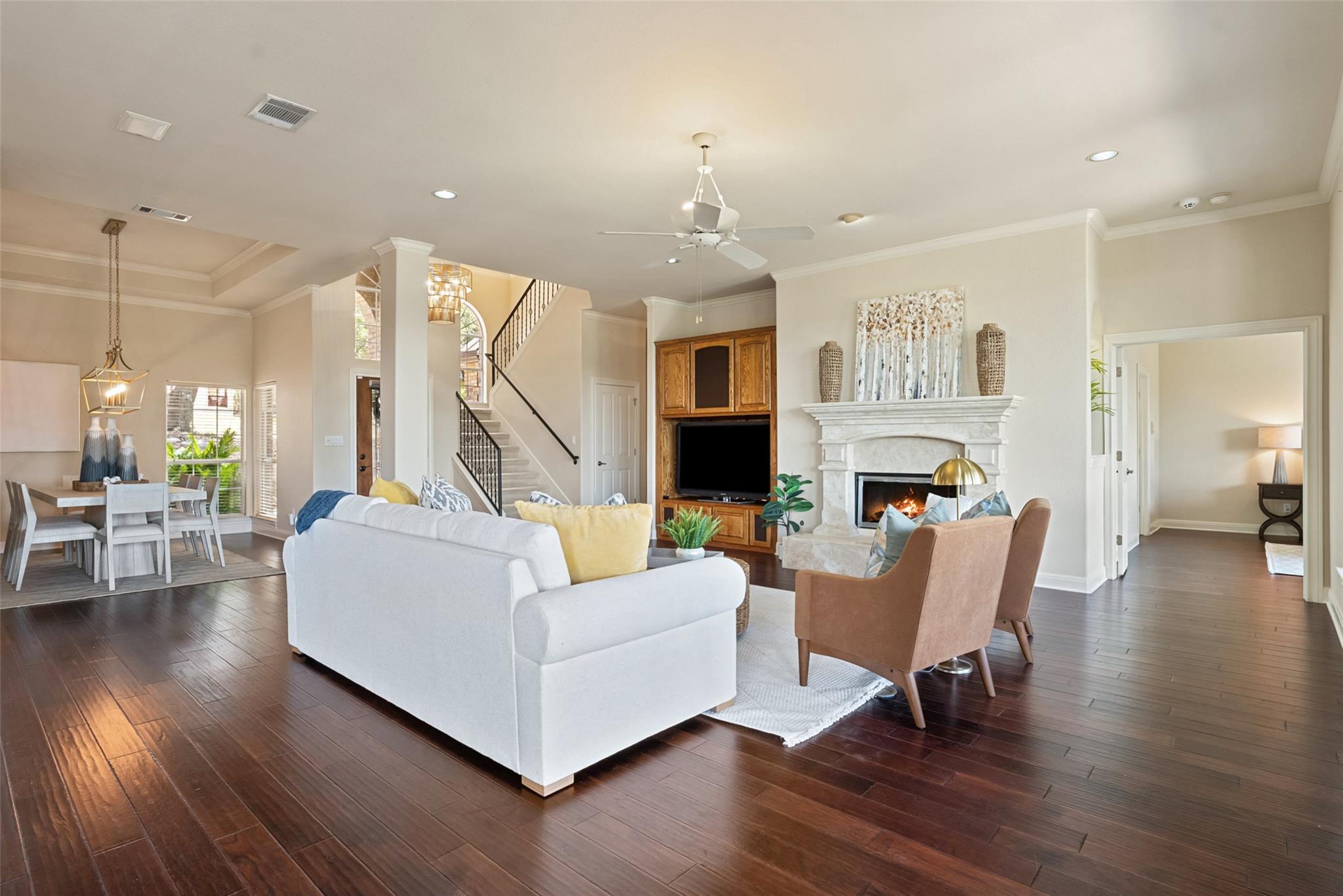 316 Lakefront Dr, Point Venture, TX 78645