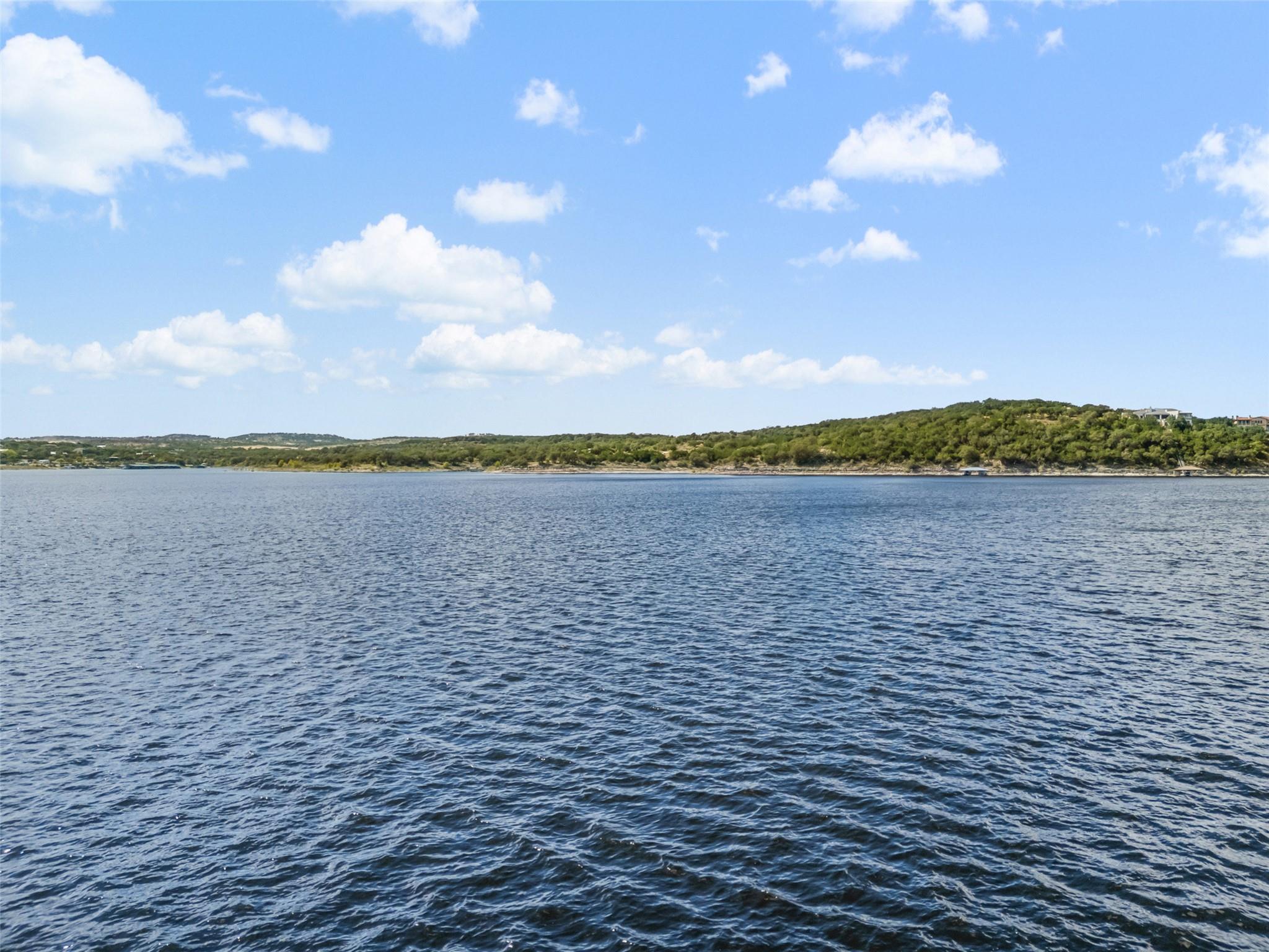 316 Lakefront Dr, Point Venture, TX 78645