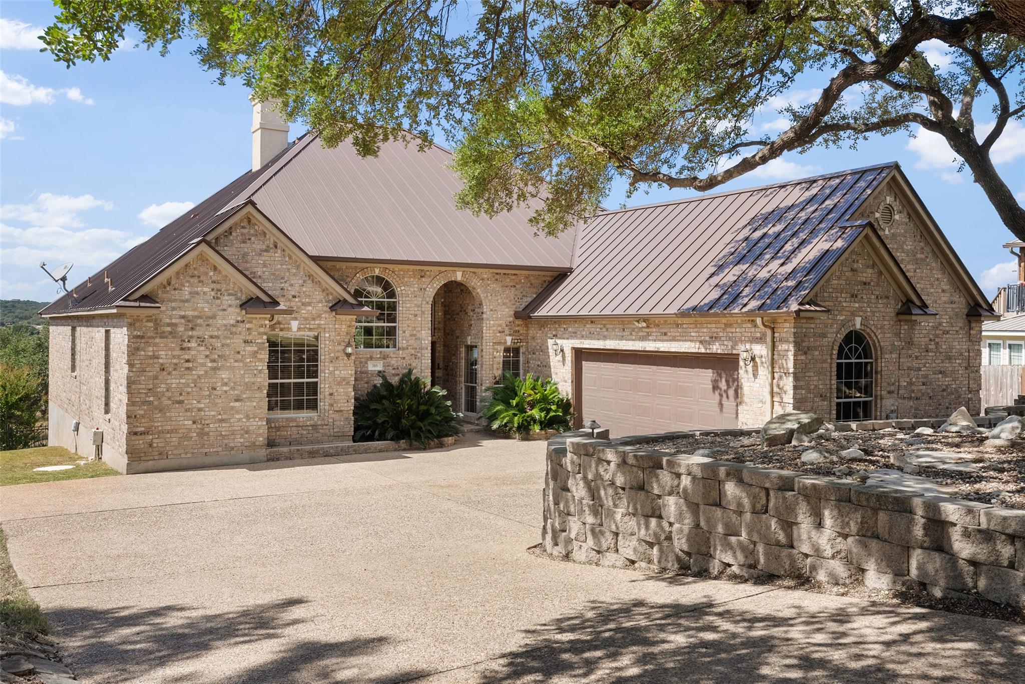 316 Lakefront Dr, Point Venture, TX 78645