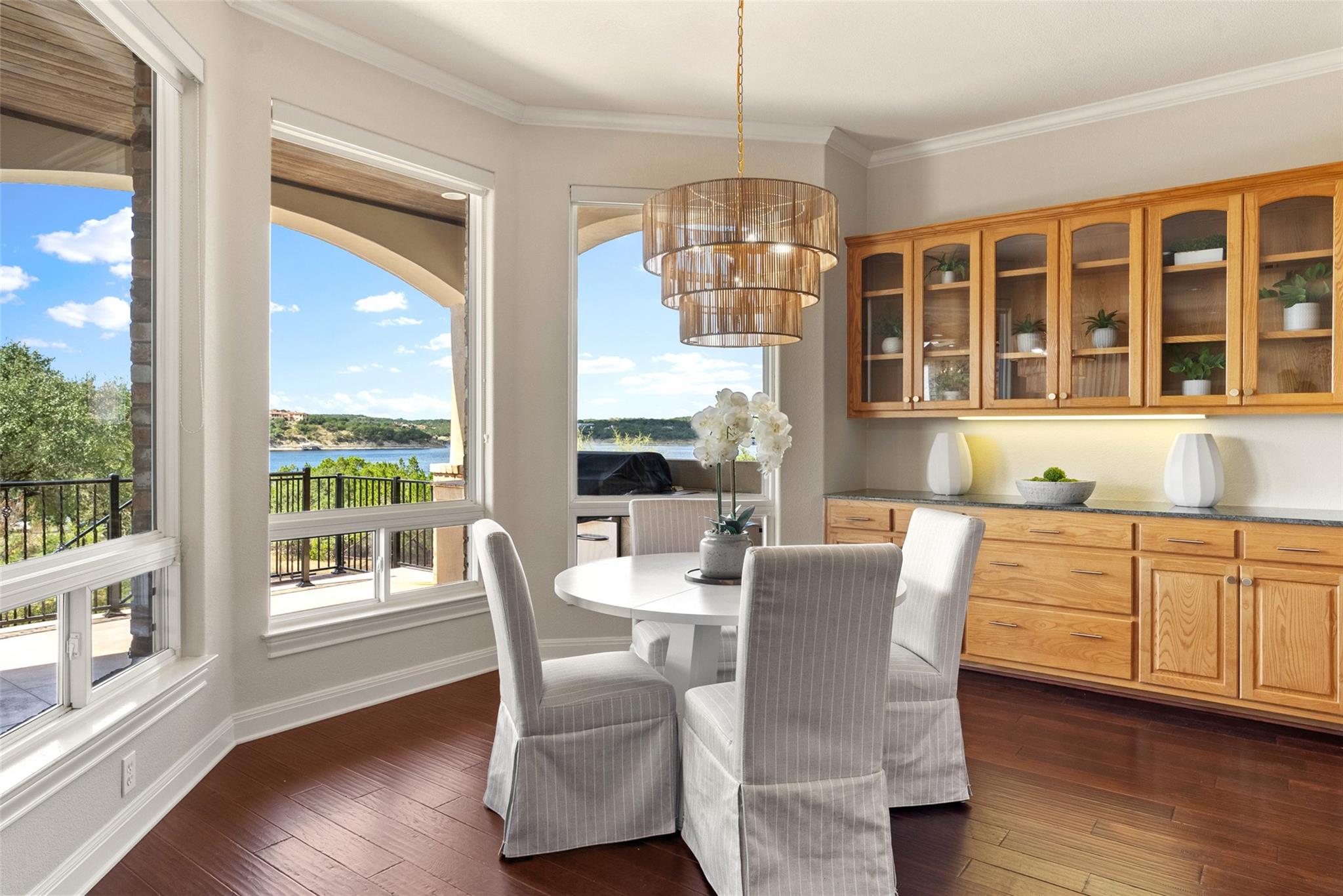 316 Lakefront Dr, Point Venture, TX 78645