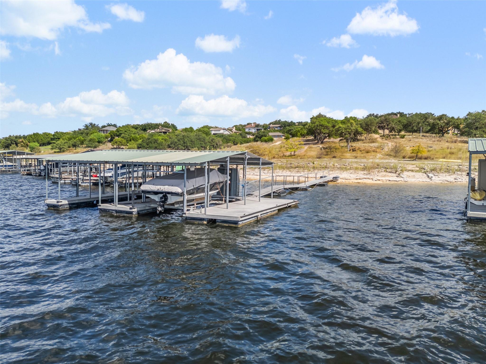 316 Lakefront Dr, Point Venture, TX 78645