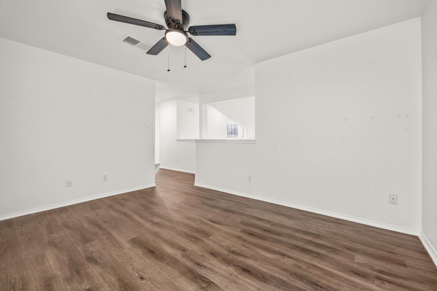 230 San Felipe Dr, Kyle, TX 78640