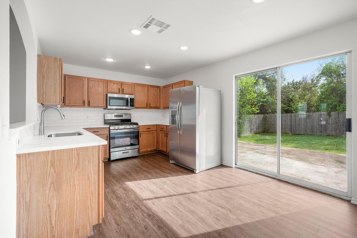 230 San Felipe Dr, Kyle, TX 78640