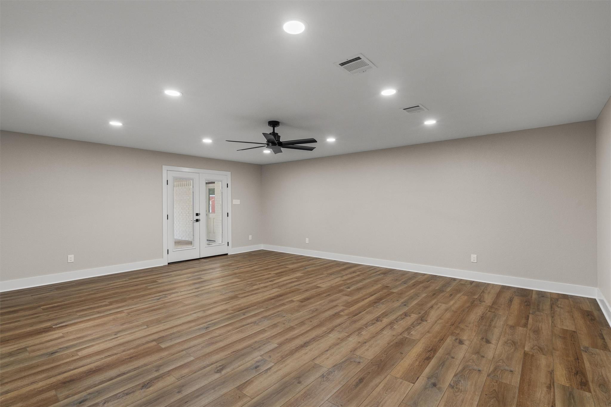 1037 Western Hills Rd, Rockdale, TX 76567