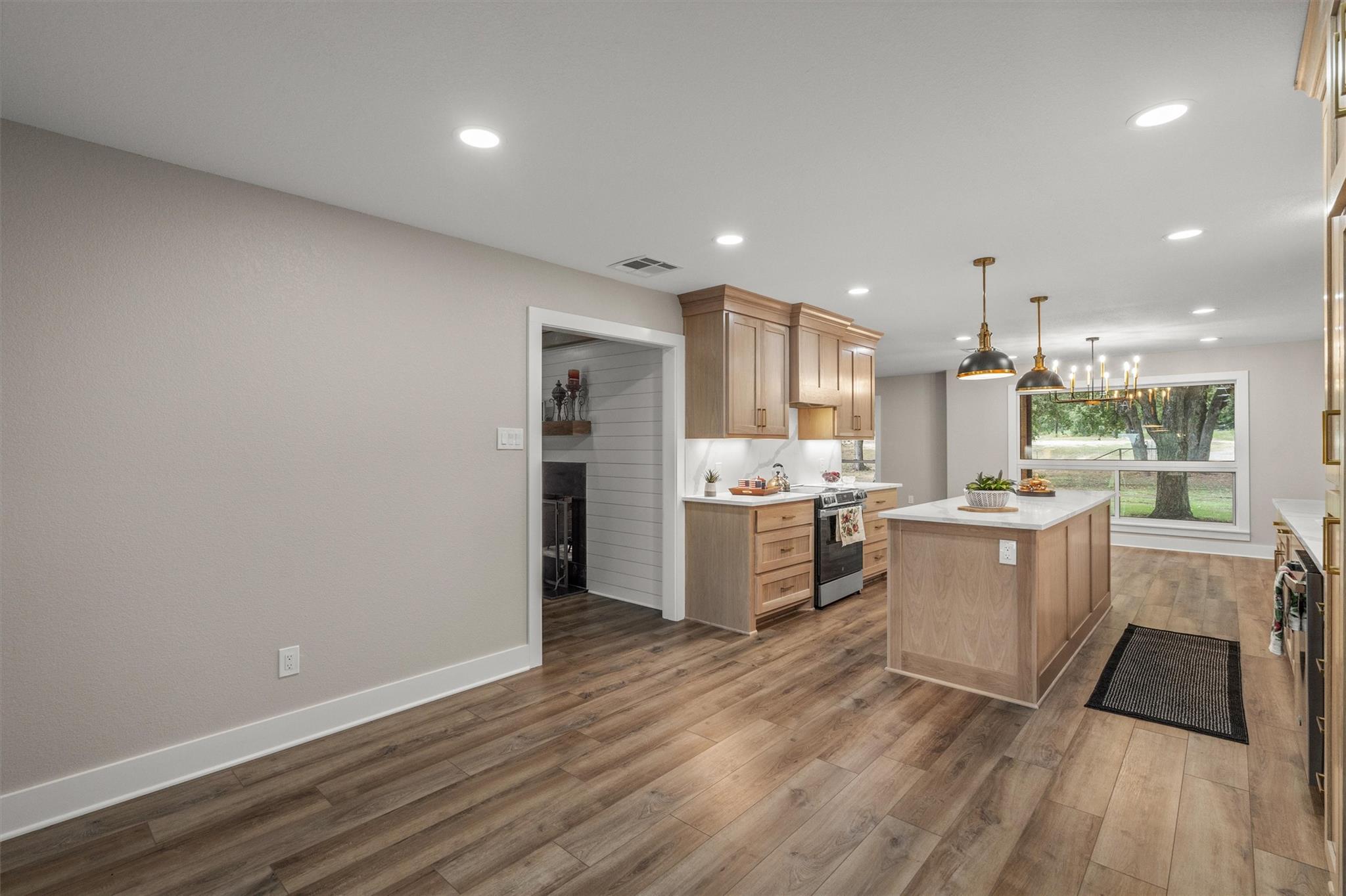 1037 Western Hills Rd, Rockdale, TX 76567