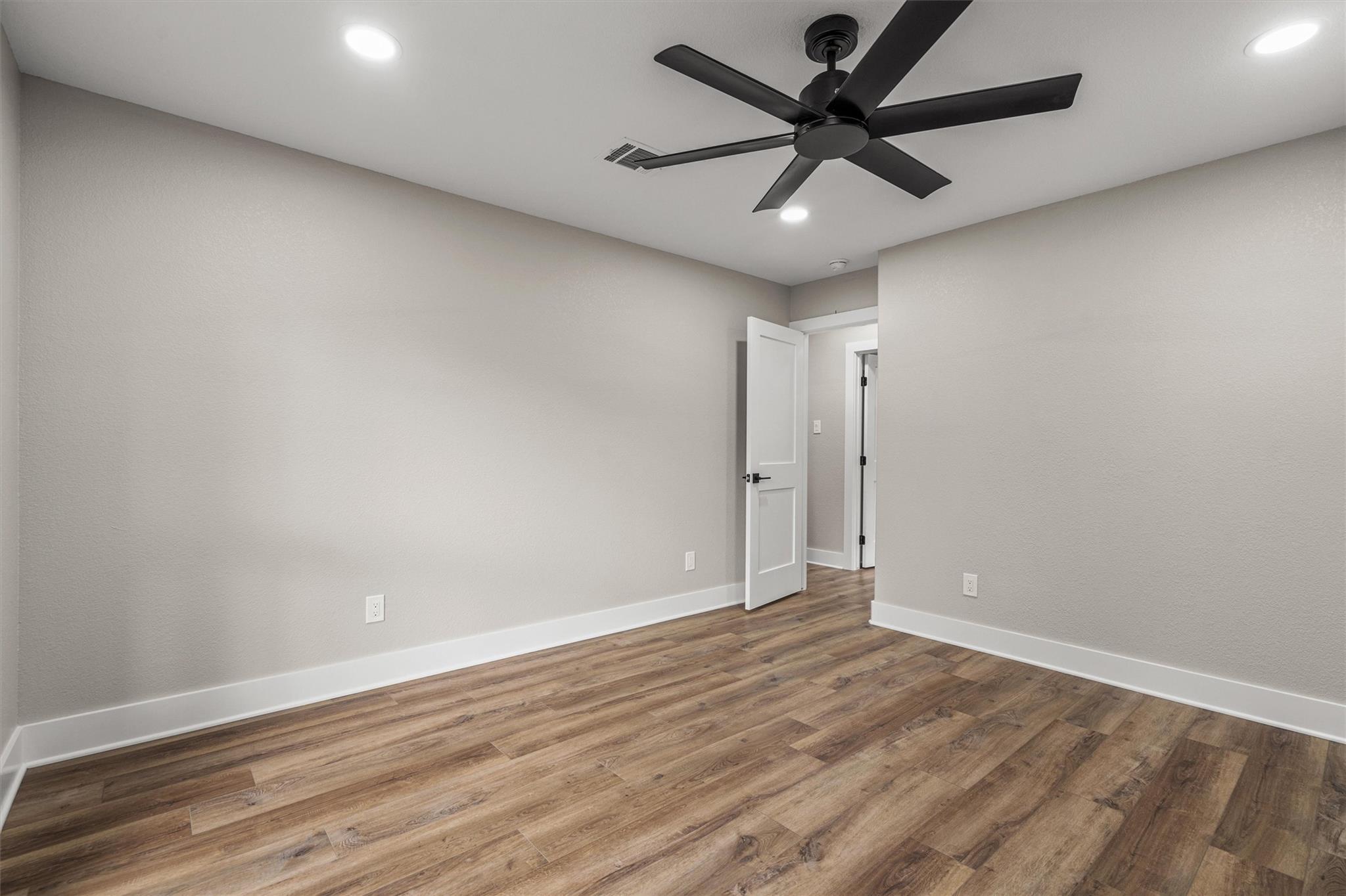 1037 Western Hills Rd, Rockdale, TX 76567