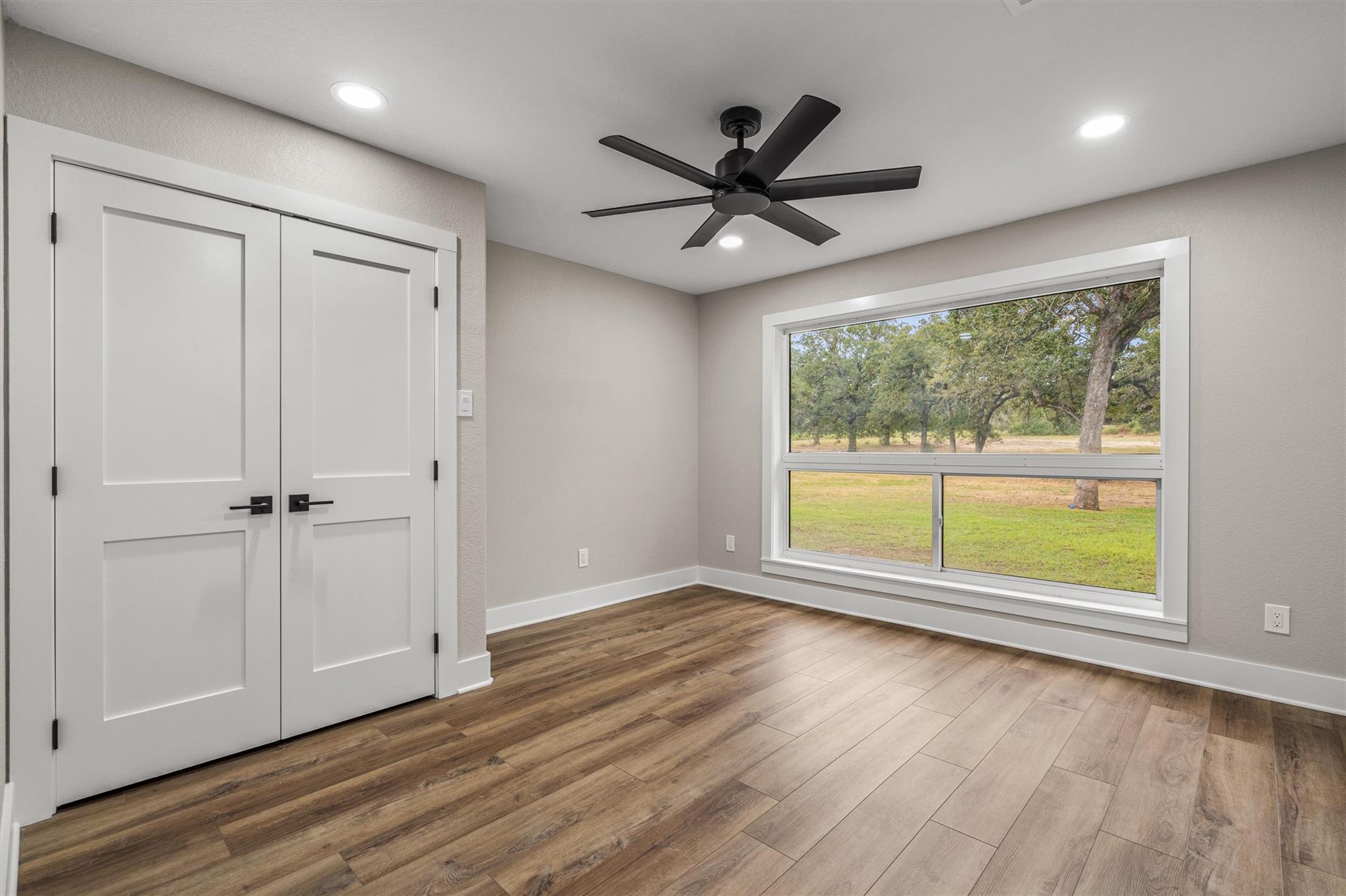 1037 Western Hills Rd, Rockdale, TX 76567