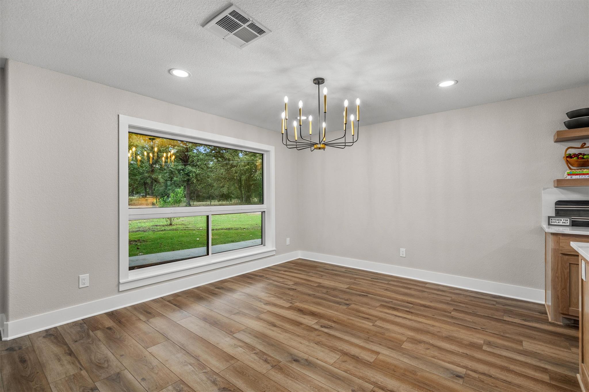 1037 Western Hills Rd, Rockdale, TX 76567