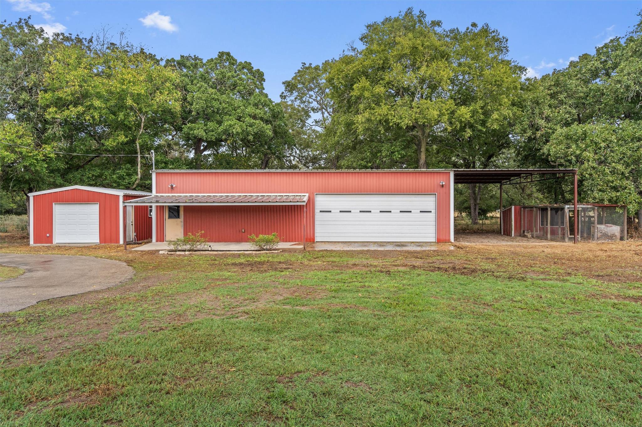 1037 Western Hills Rd, Rockdale, TX 76567