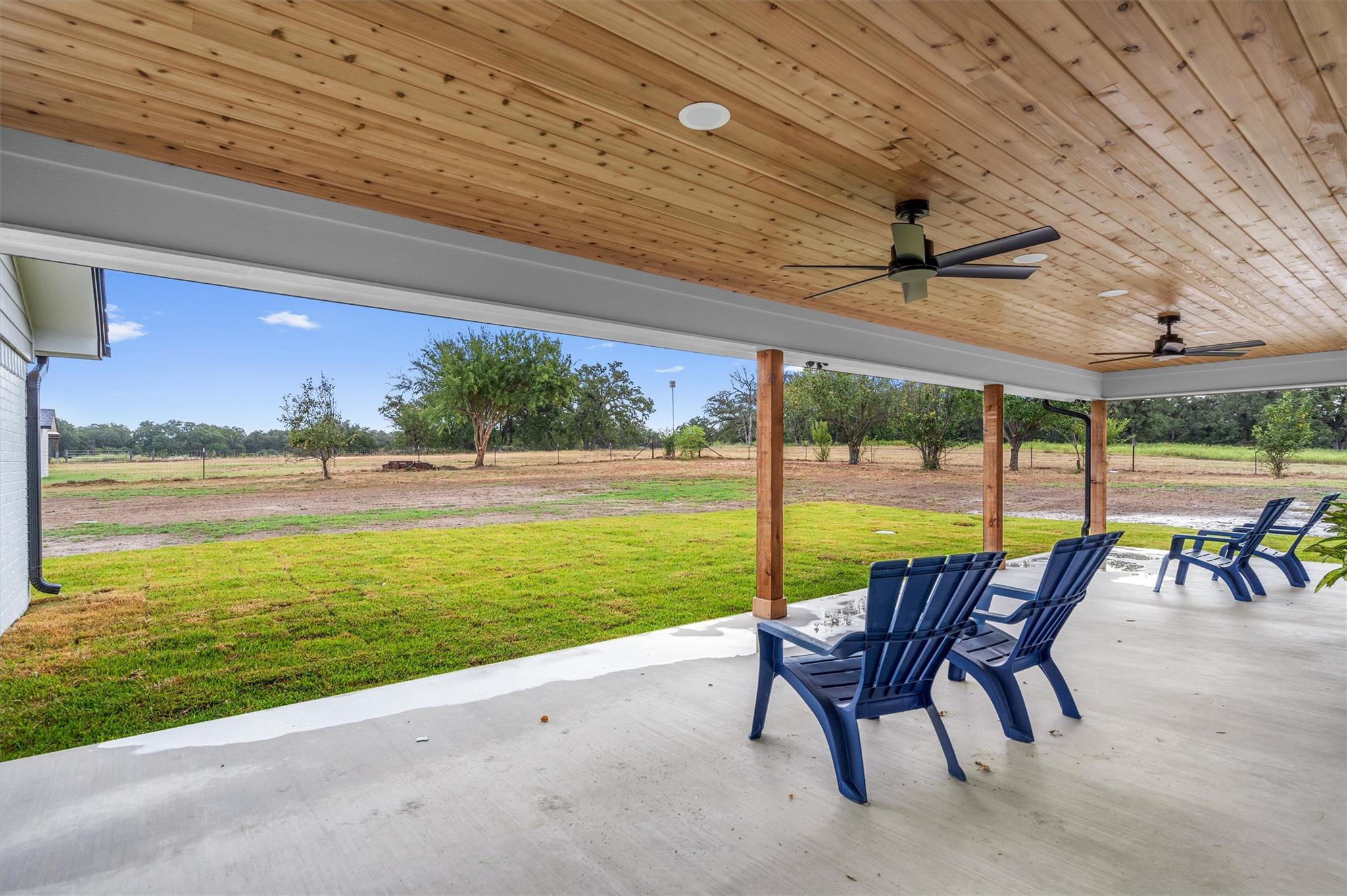 1037 Western Hills Rd, Rockdale, TX 76567