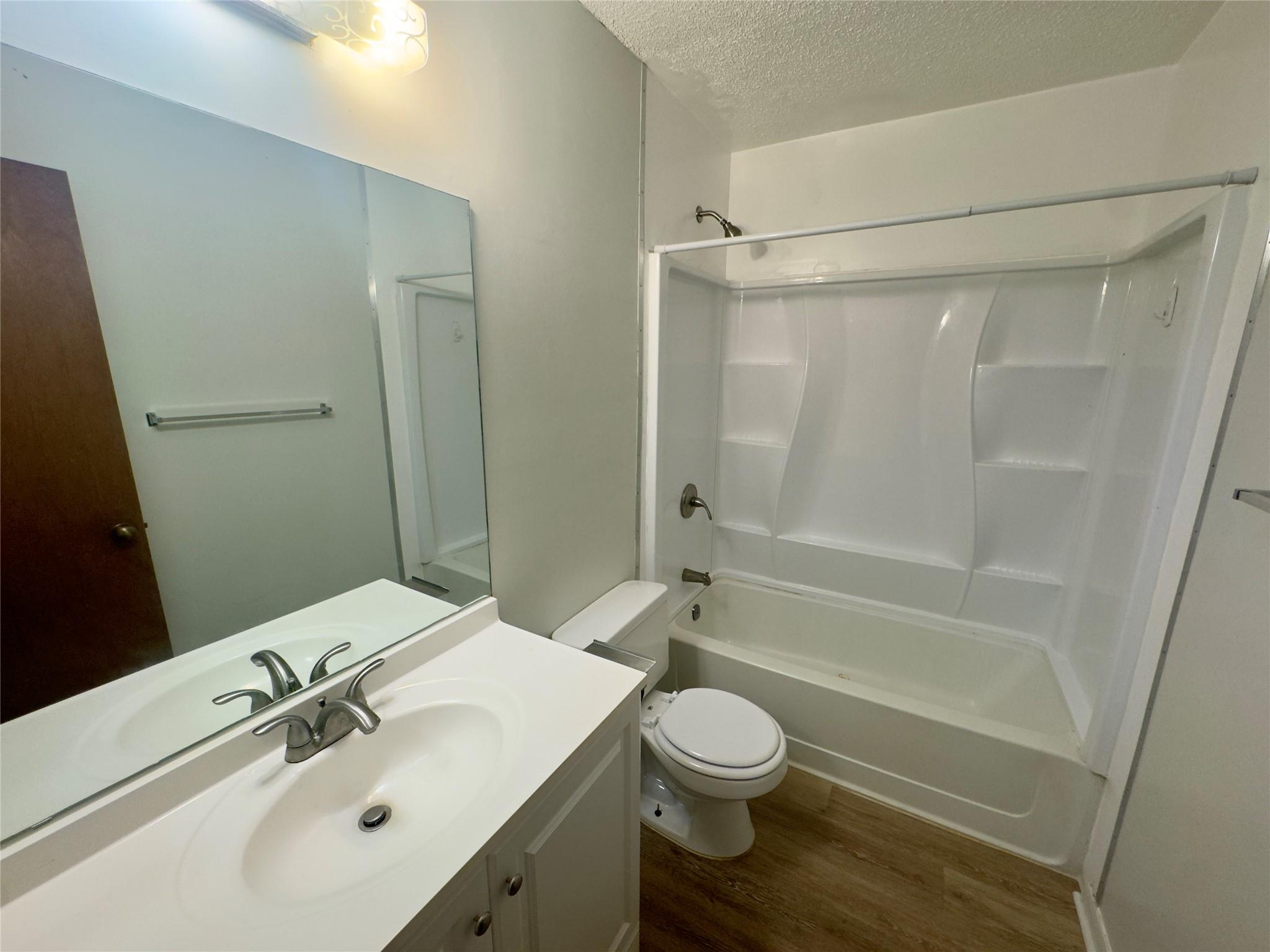 112 B Mockingbird Ln, Lockhart, TX 78644