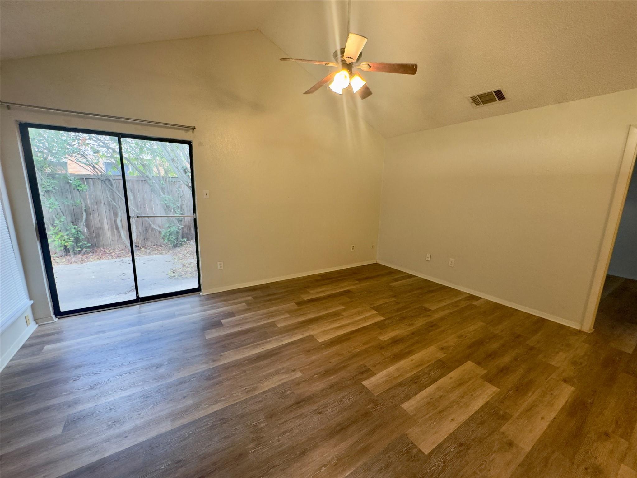 112 B Mockingbird Ln, Lockhart, TX 78644