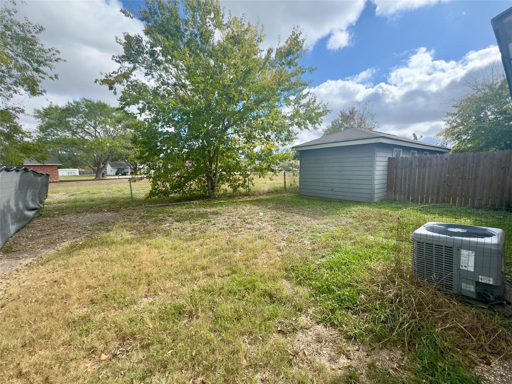 112 B Mockingbird Ln, Lockhart, TX 78644