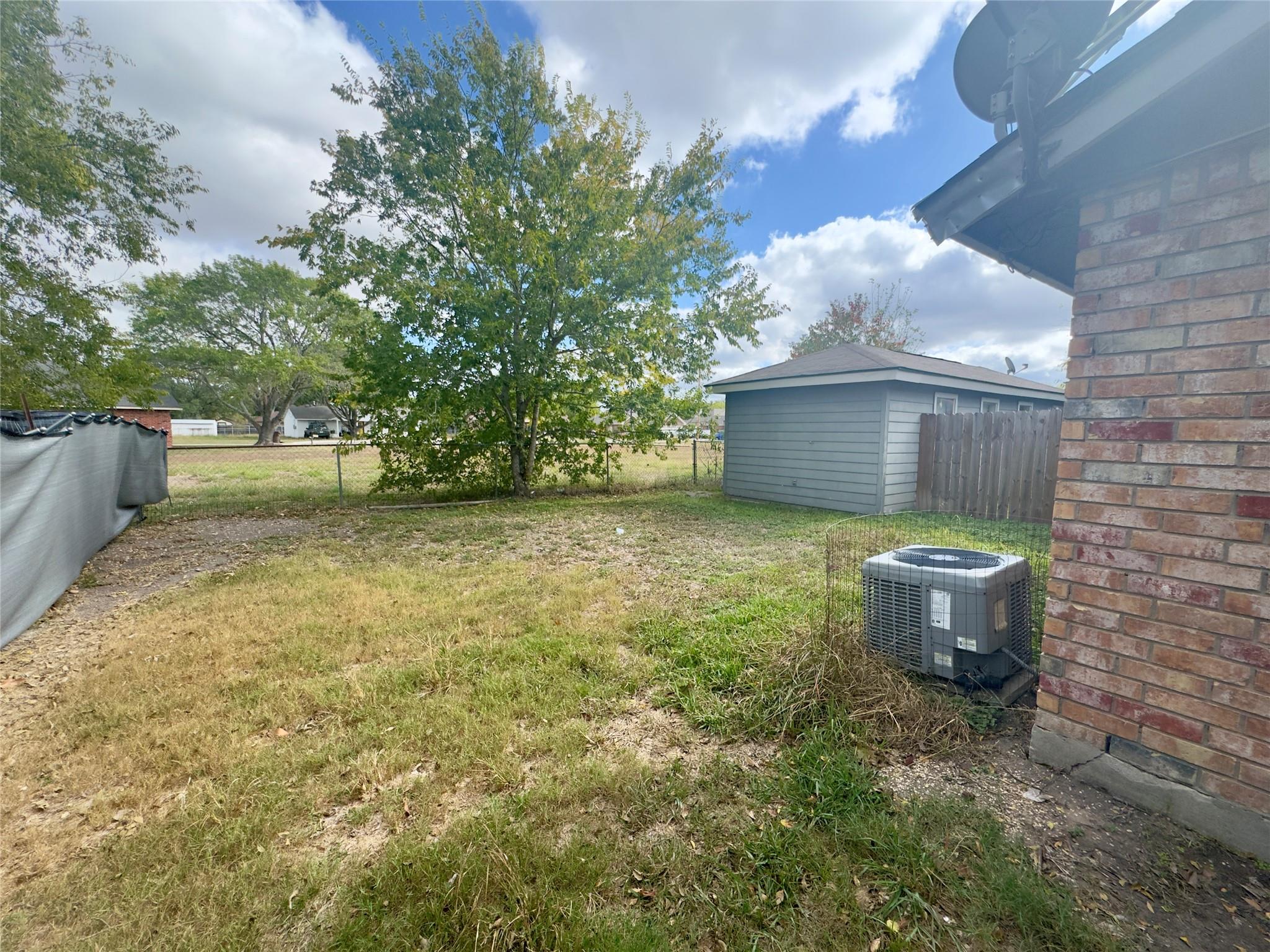 112 B Mockingbird Ln, Lockhart, TX 78644