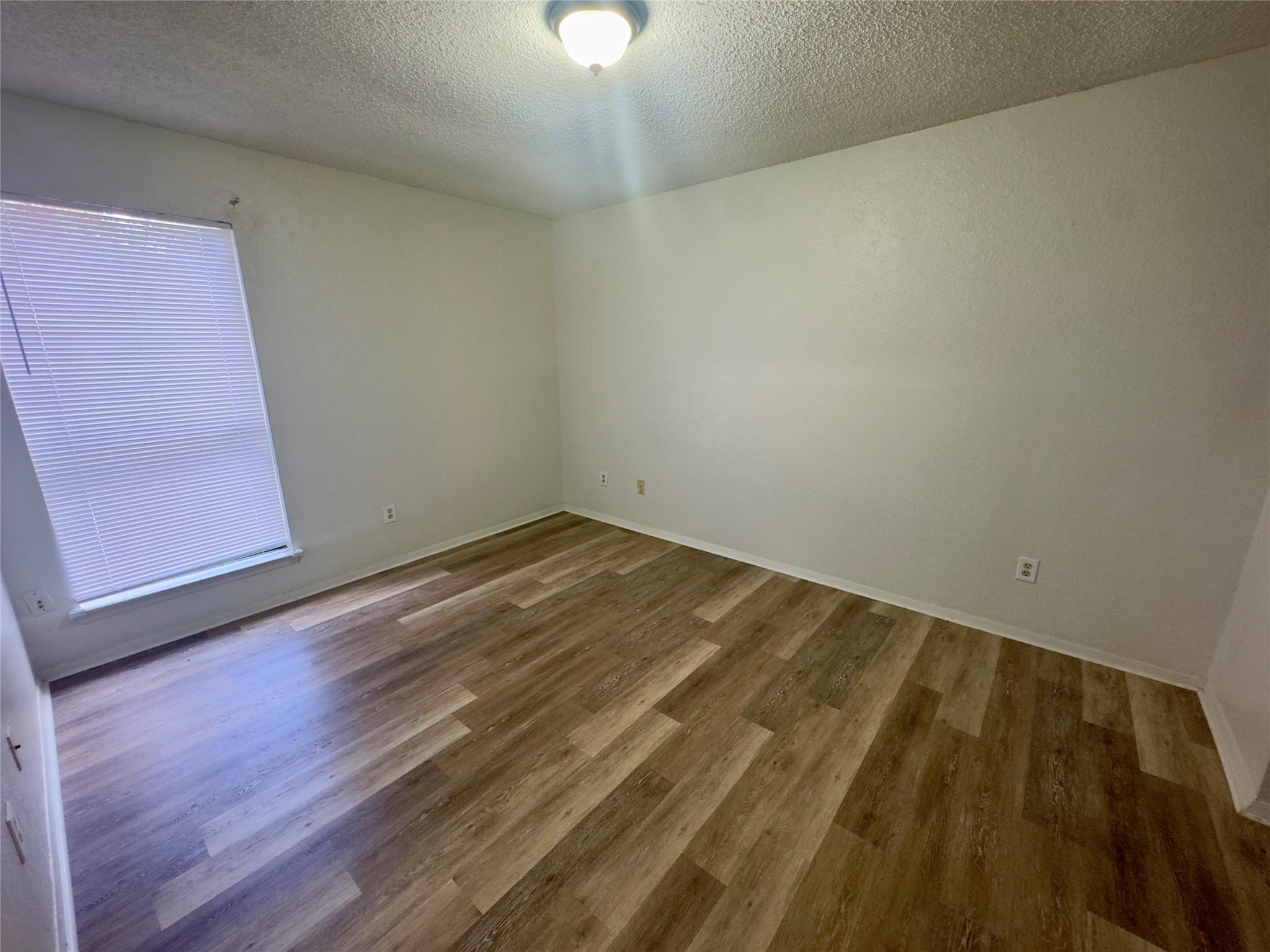 112 B Mockingbird Ln, Lockhart, TX 78644