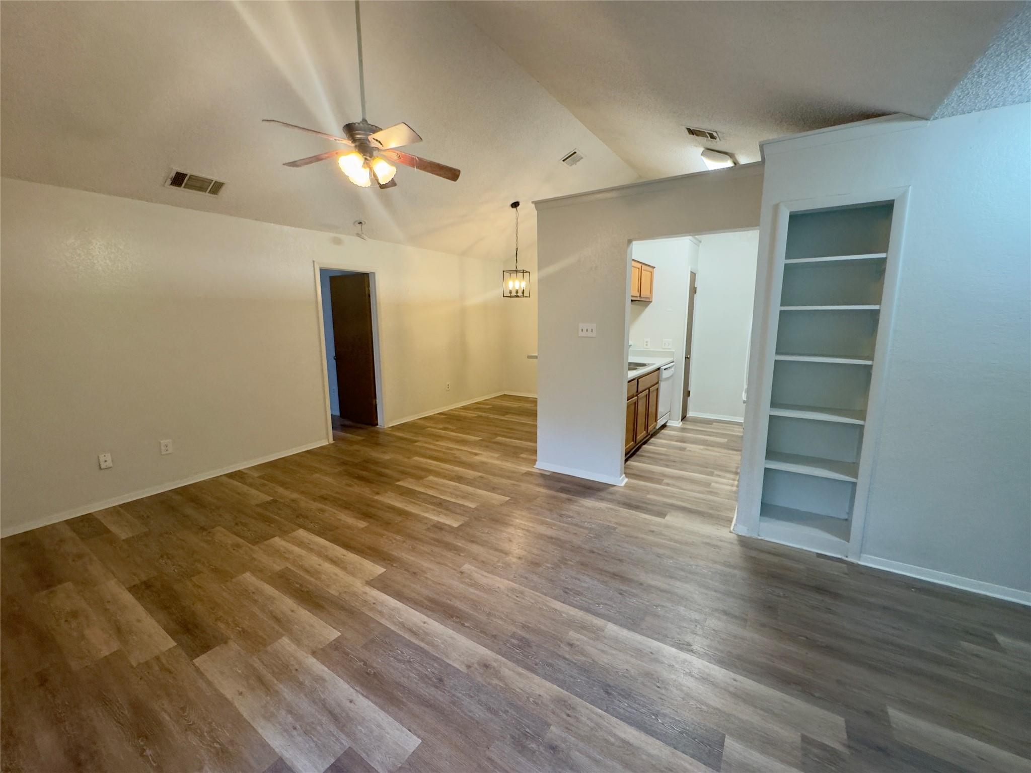 112 B Mockingbird Ln, Lockhart, TX 78644