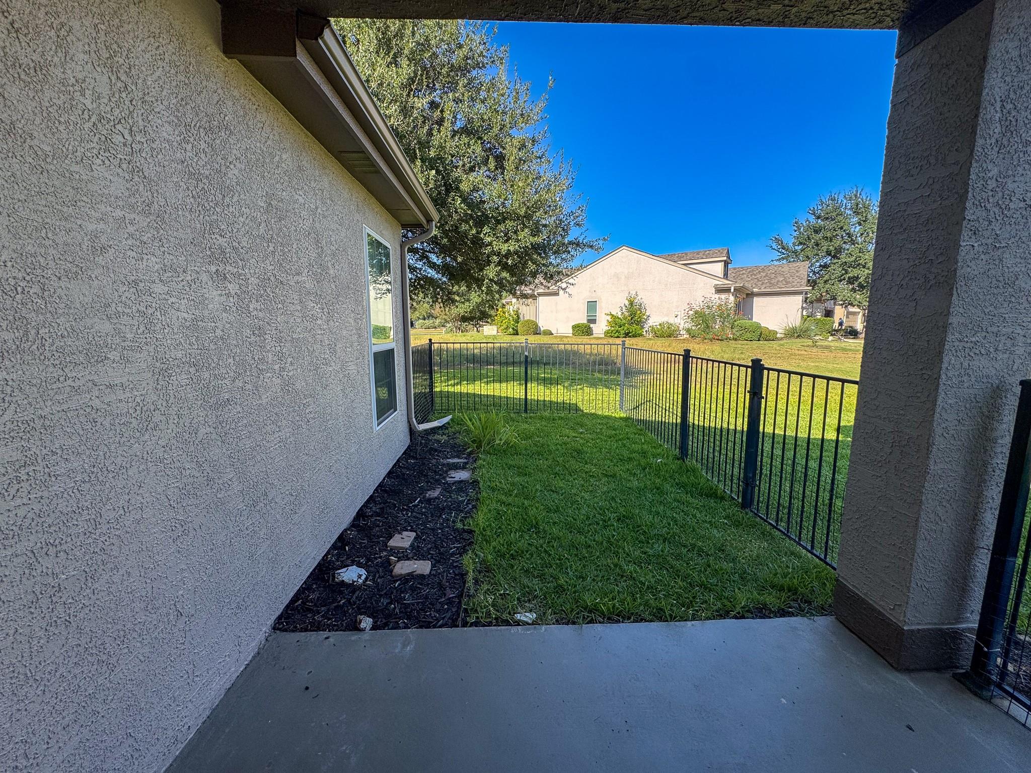 100 Sunbird Ct, Georgetown, TX 78633