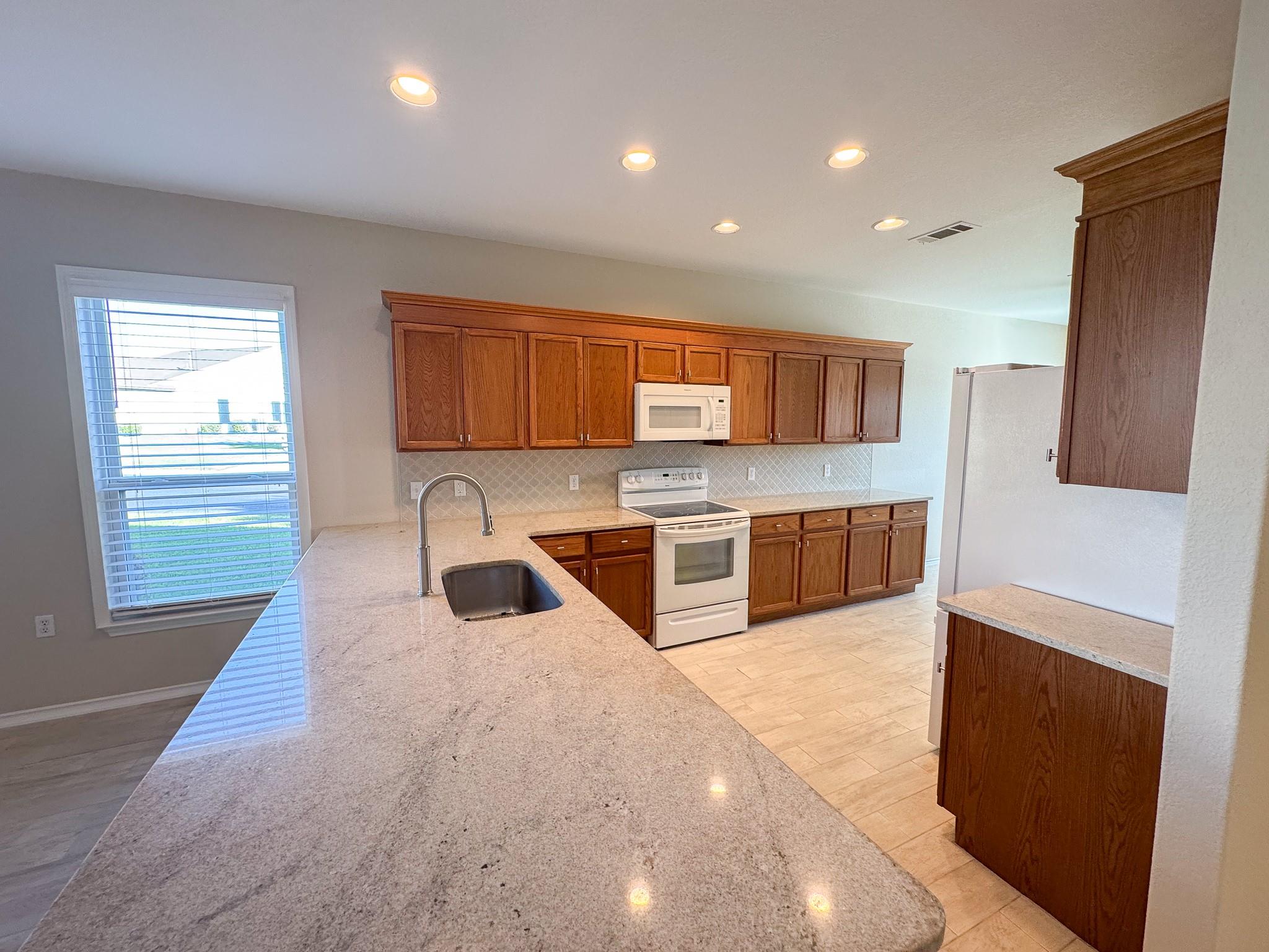 100 Sunbird Ct, Georgetown, TX 78633