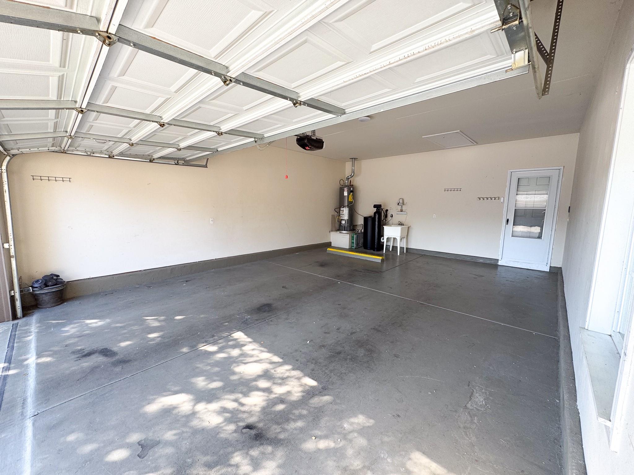 100 Sunbird Ct, Georgetown, TX 78633