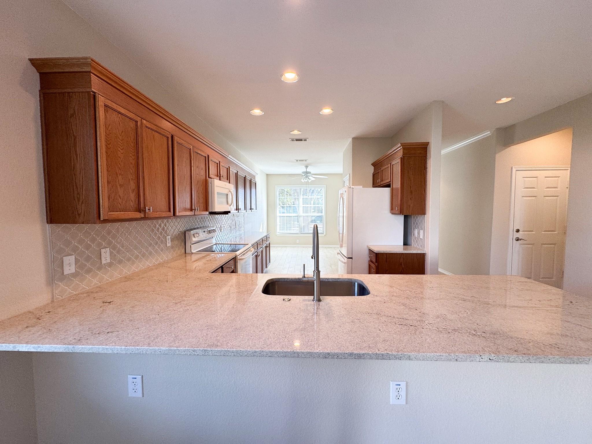 100 Sunbird Ct, Georgetown, TX 78633