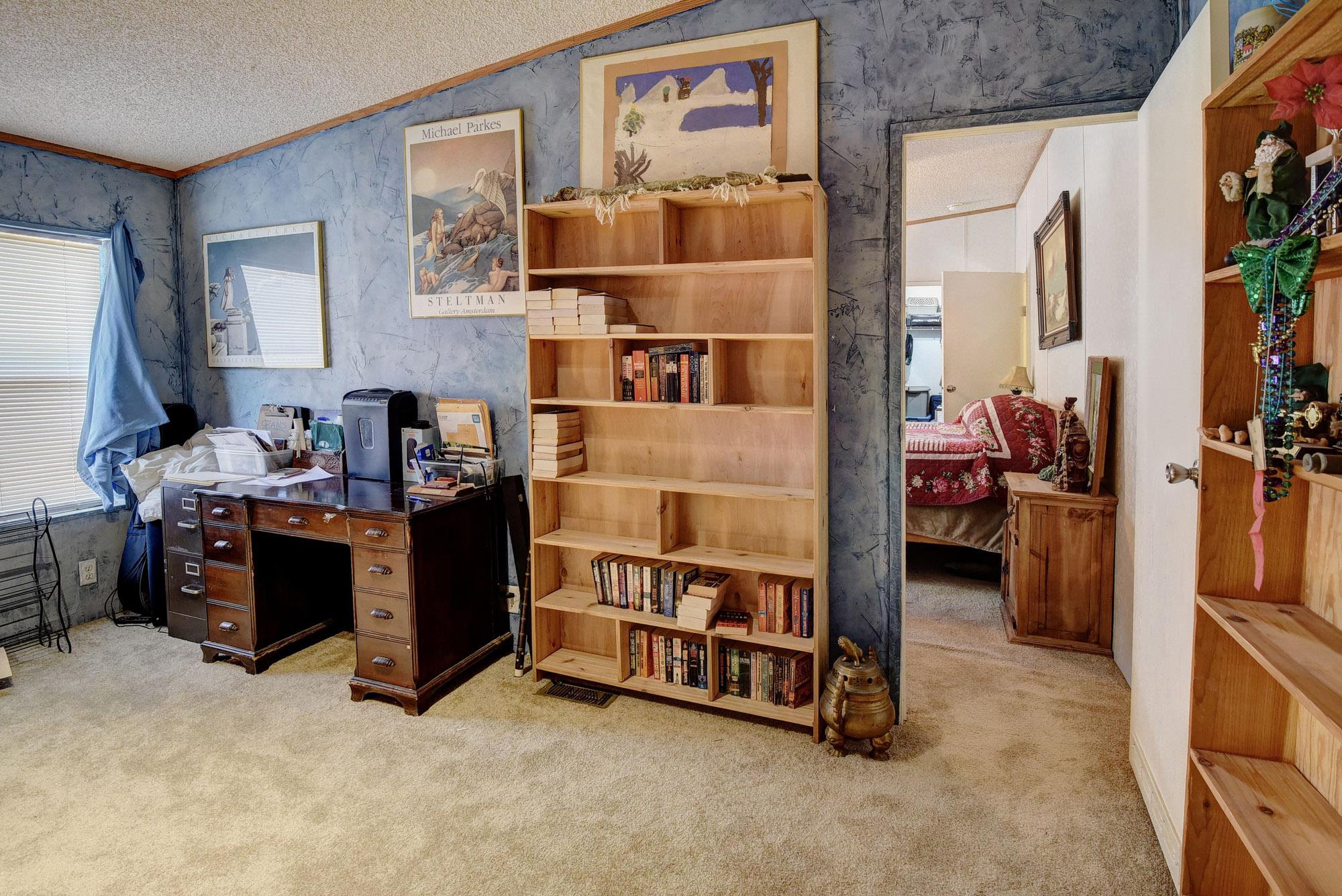 181 Lockwood Rd, Red Rock, TX 78662