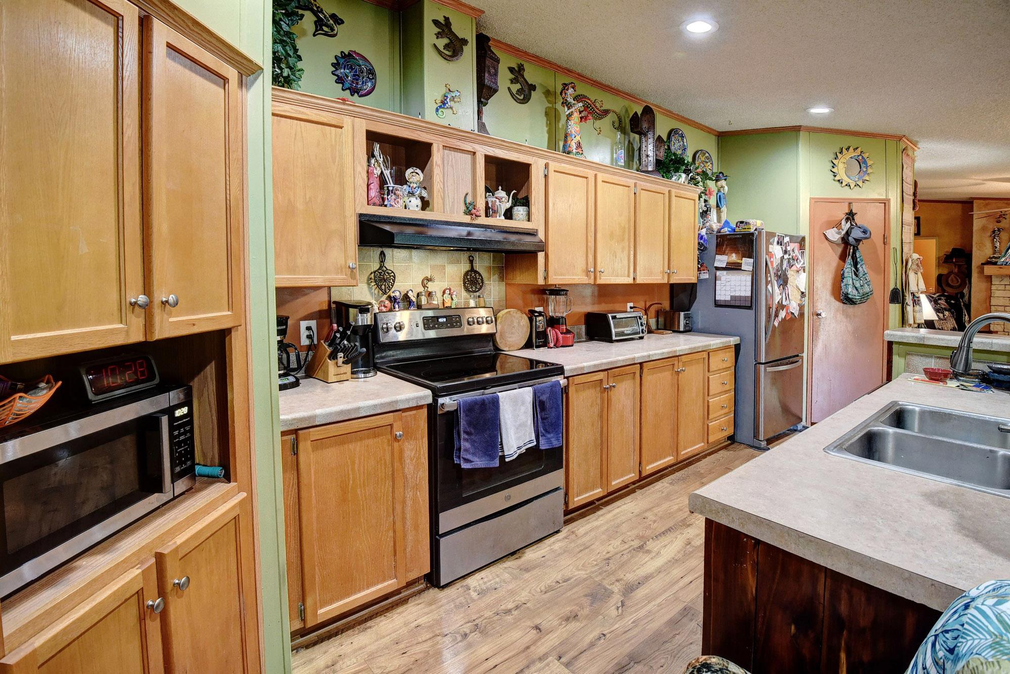 181 Lockwood Rd, Red Rock, TX 78662