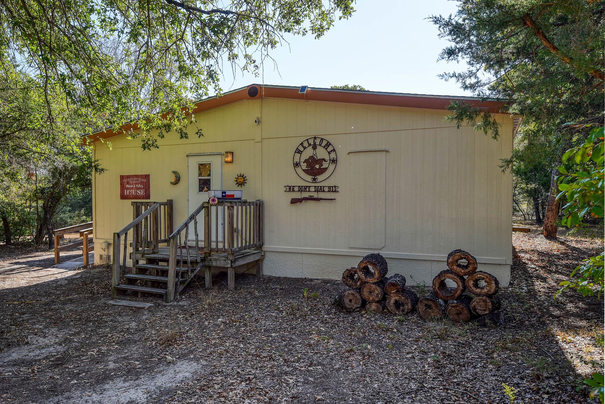 181 Lockwood Rd, Red Rock, TX 78662