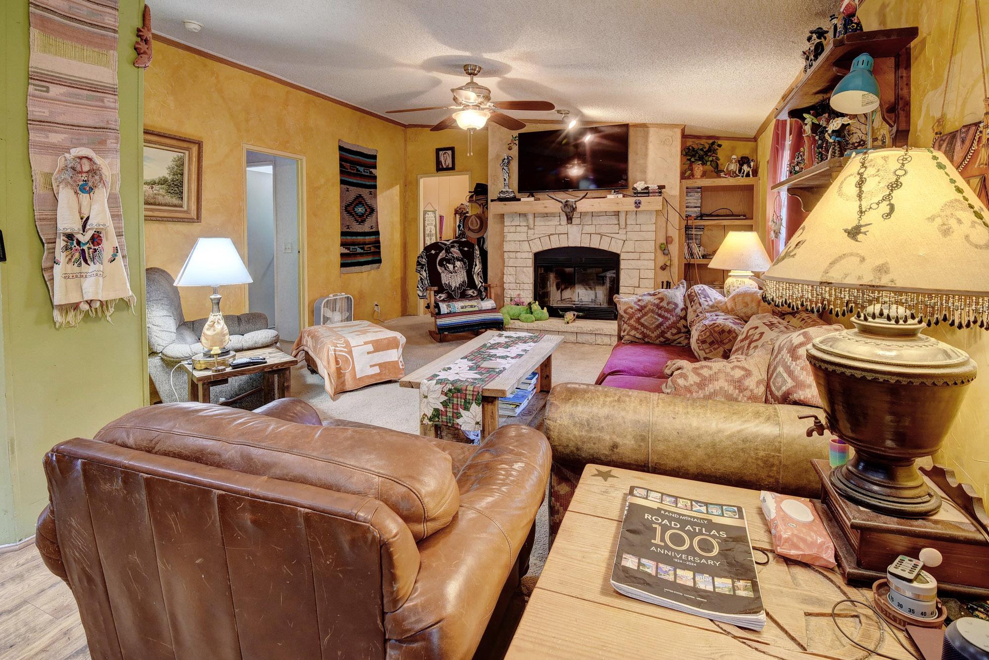 181 Lockwood Rd, Red Rock, TX 78662