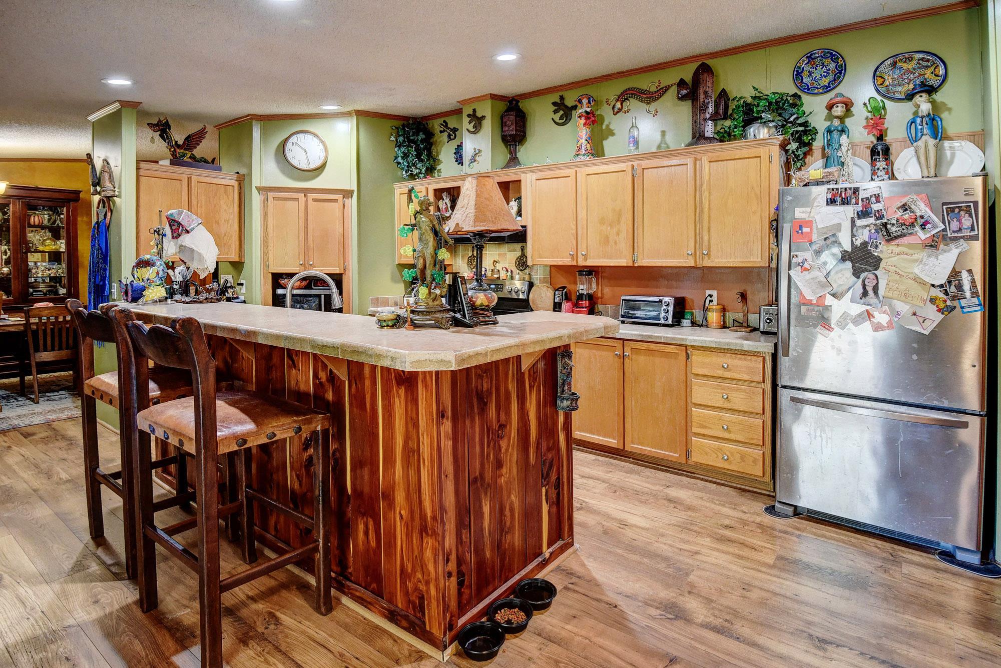 181 Lockwood Rd, Red Rock, TX 78662