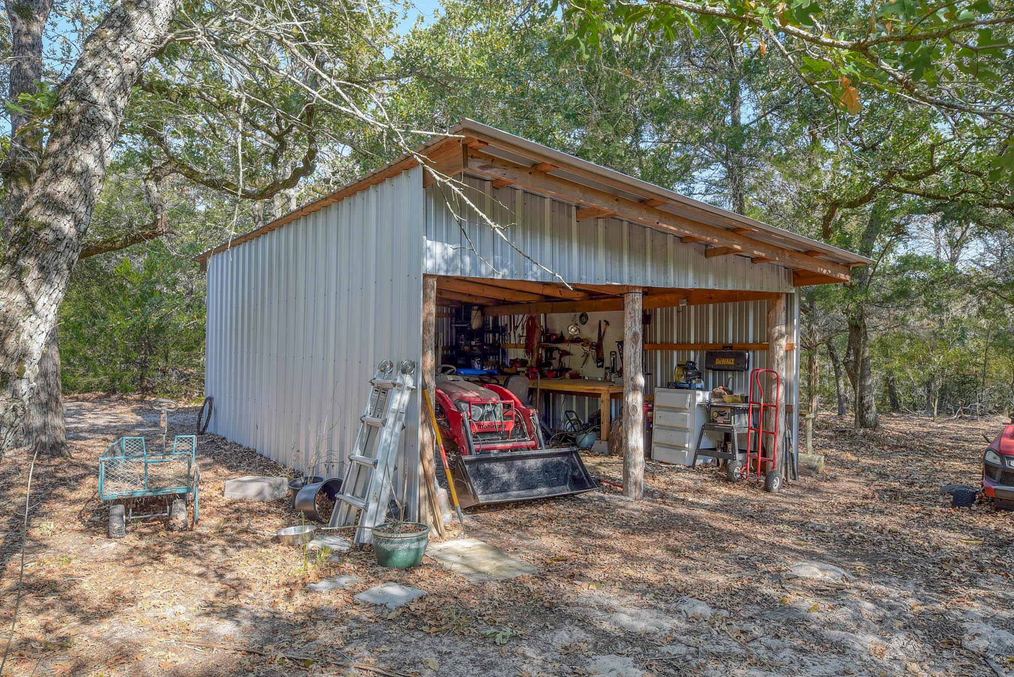 181 Lockwood Rd, Red Rock, TX 78662