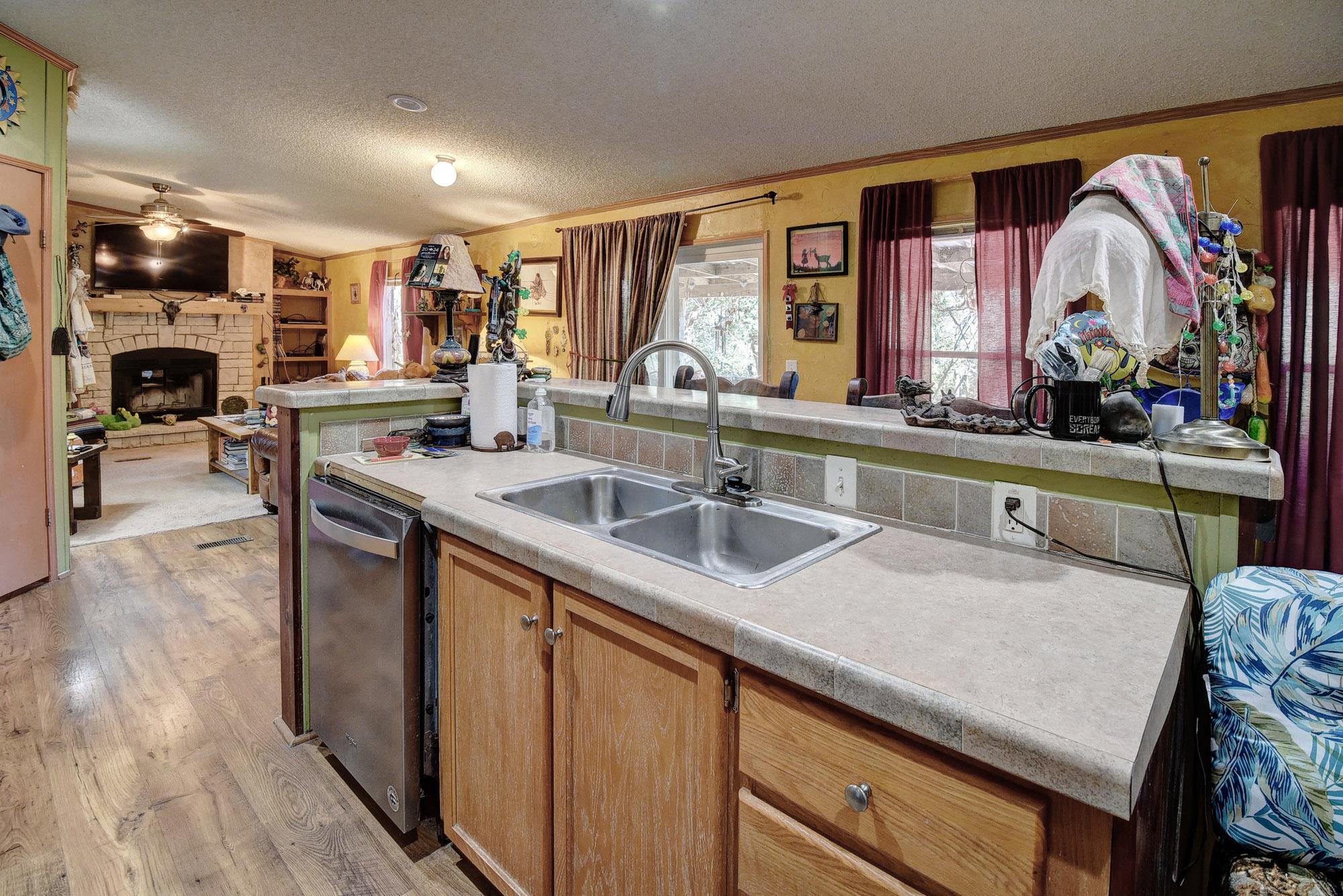 181 Lockwood Rd, Red Rock, TX 78662