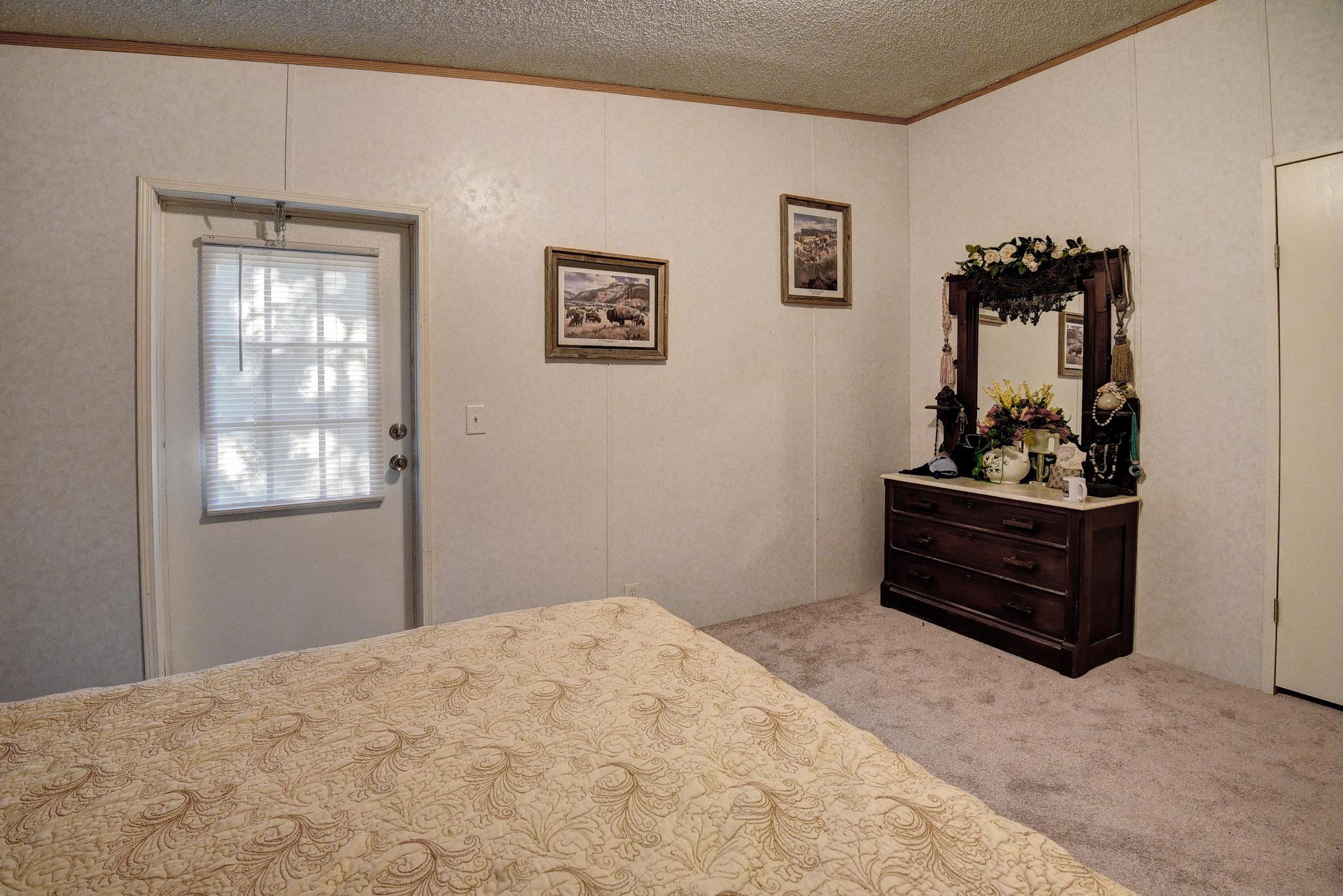 181 Lockwood Rd, Red Rock, TX 78662