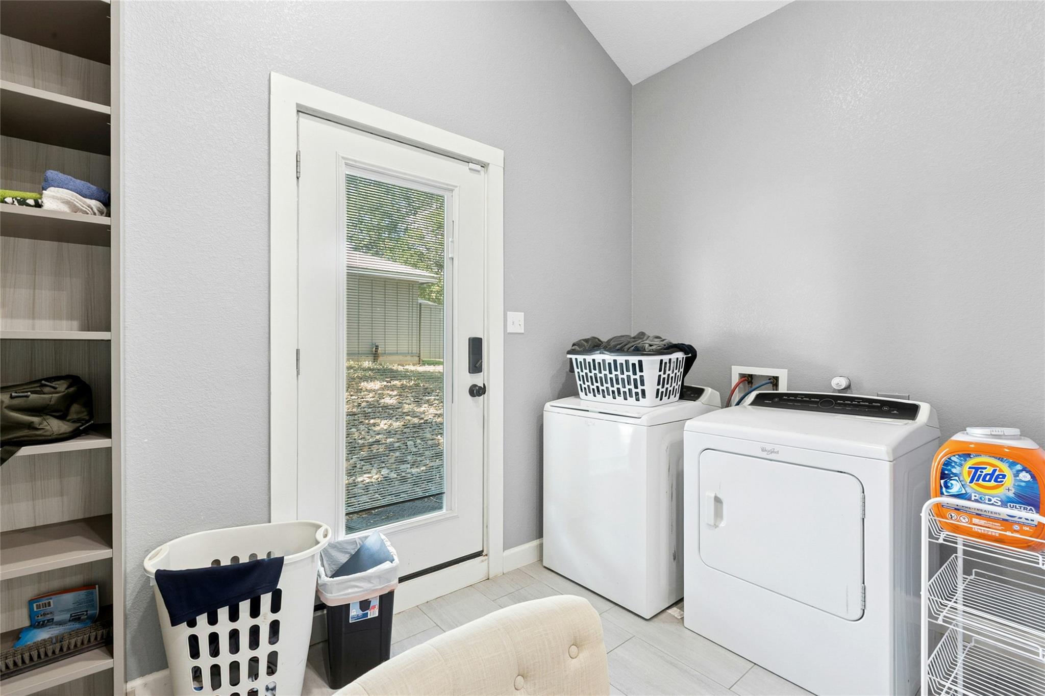 1498 County Road 313, Lexington, TX 78947