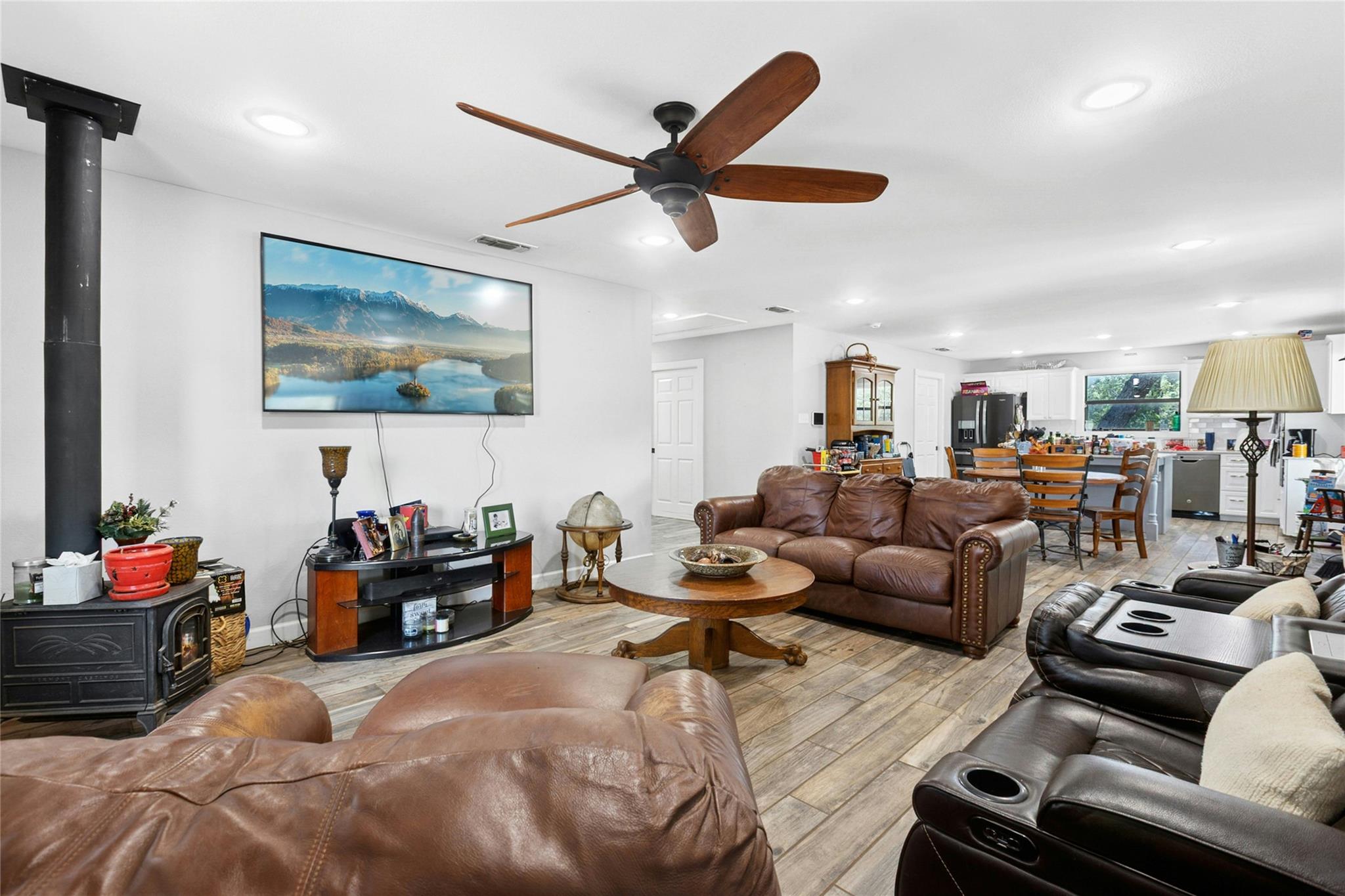 1498 County Road 313, Lexington, TX 78947