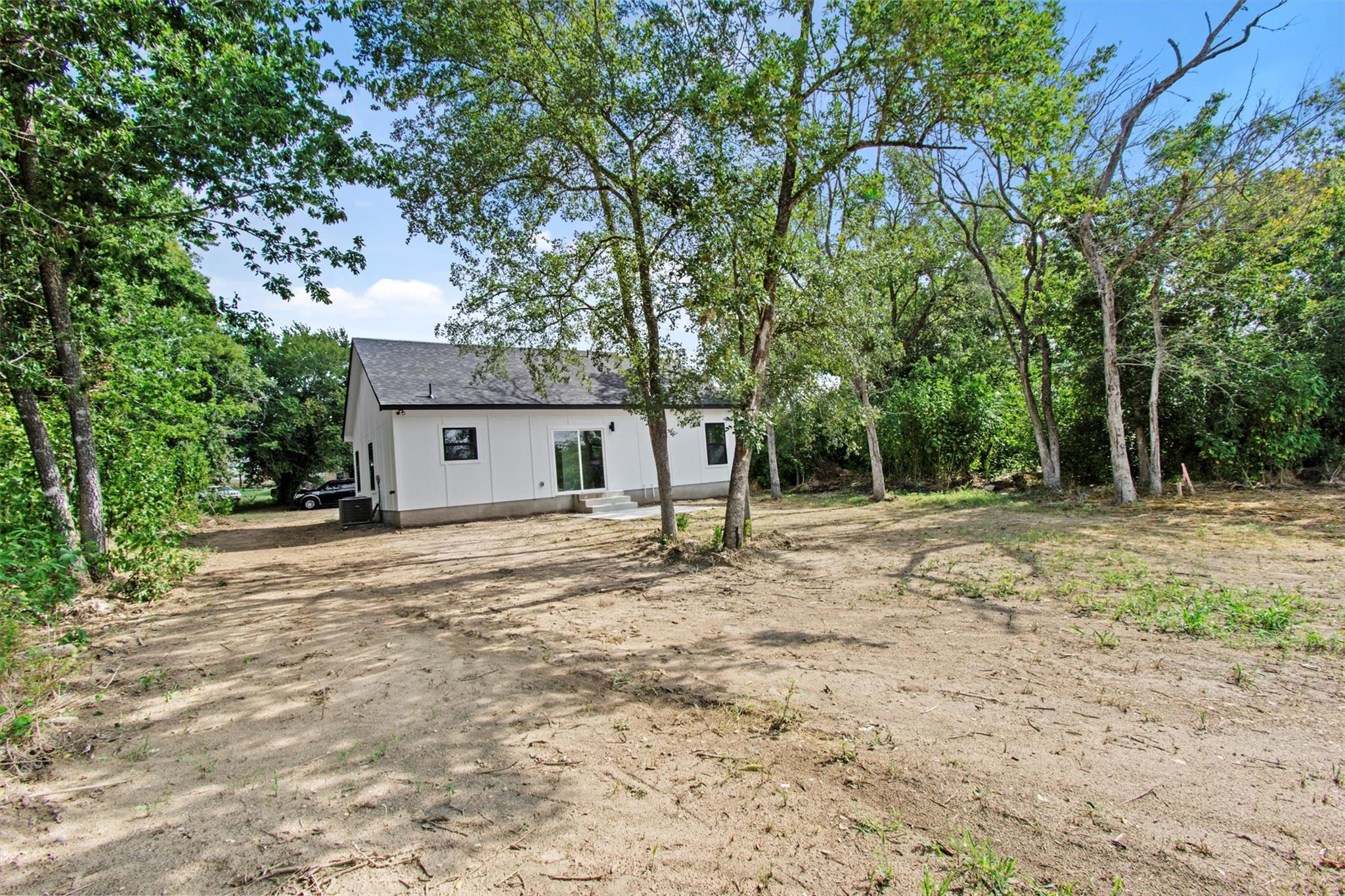 408 Griffin St, Luling, TX 78648