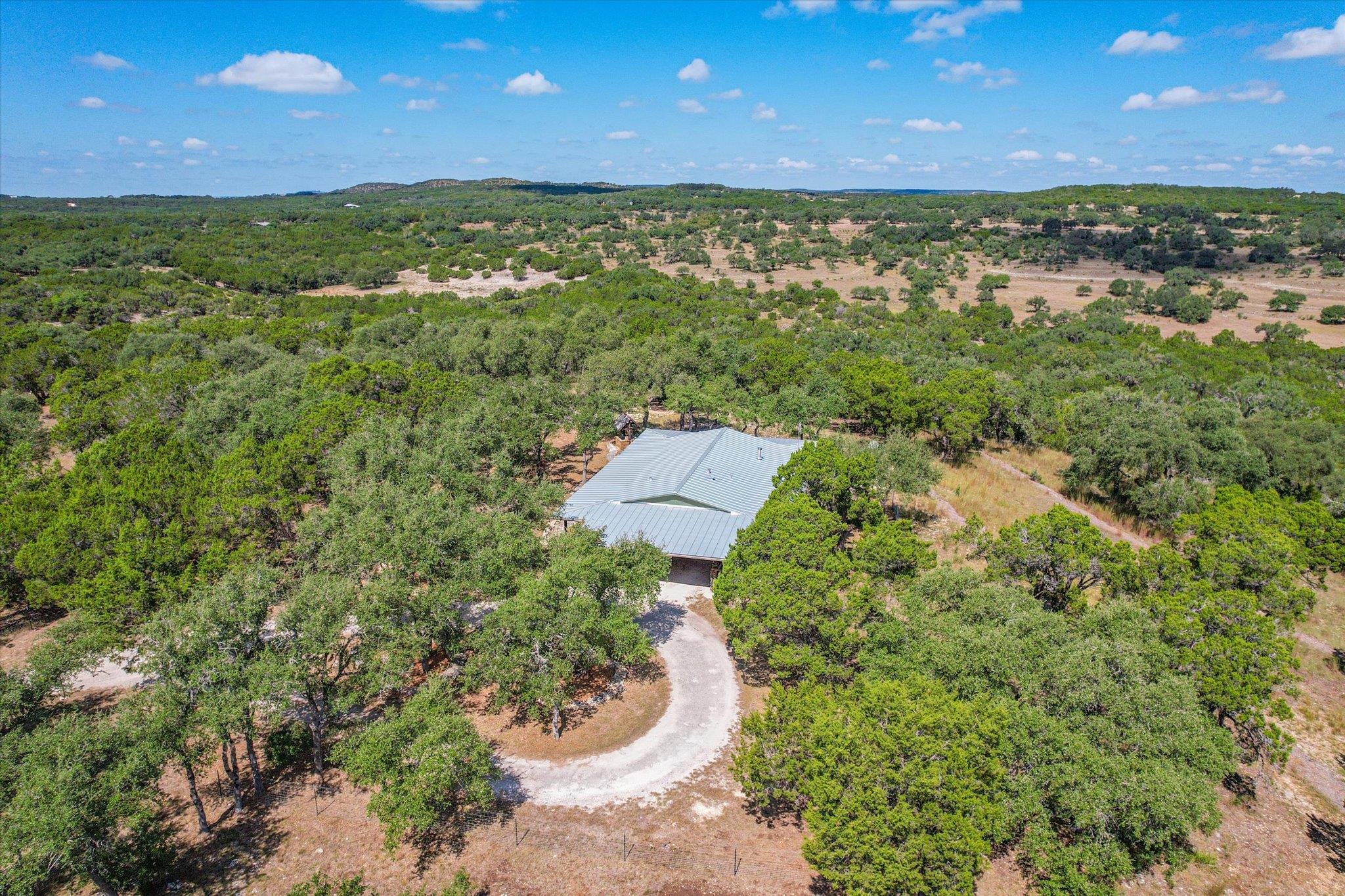 900 LONGHORN Trl, Wimberley, TX 78676