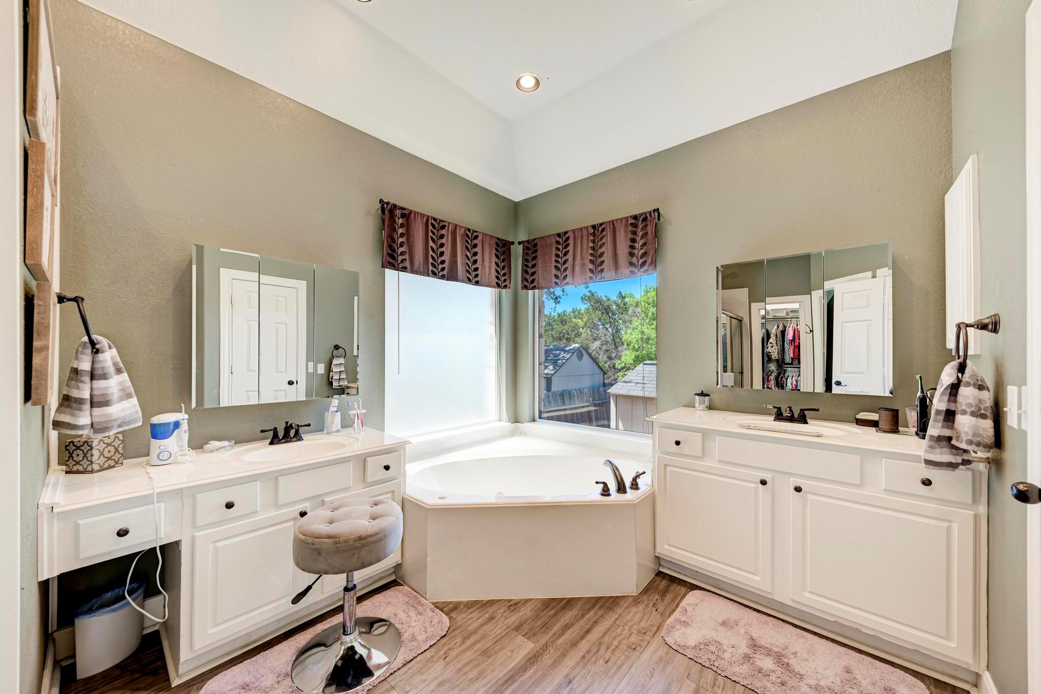 8236 Phantom Canyon Dr, Austin, TX 78726