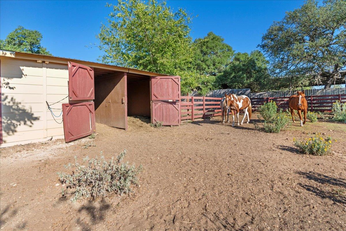 2501 LONE MAN MOUNTAIN Rd, Wimberley, TX 78676