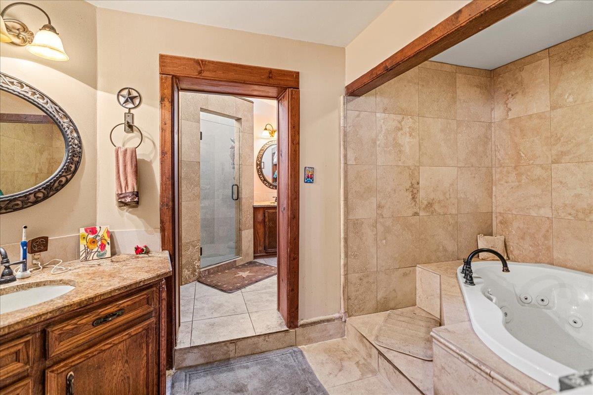 2501 LONE MAN MOUNTAIN Rd, Wimberley, TX 78676