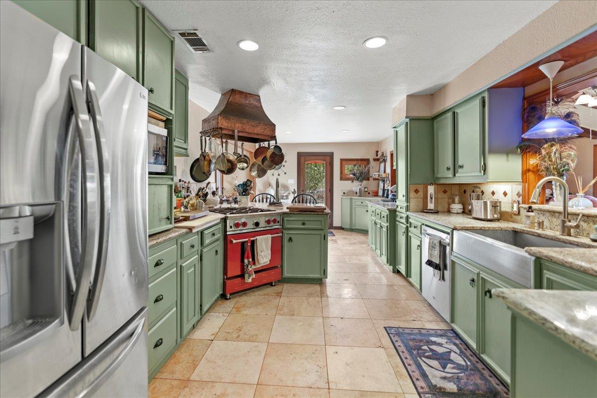 2501 LONE MAN MOUNTAIN Rd, Wimberley, TX 78676