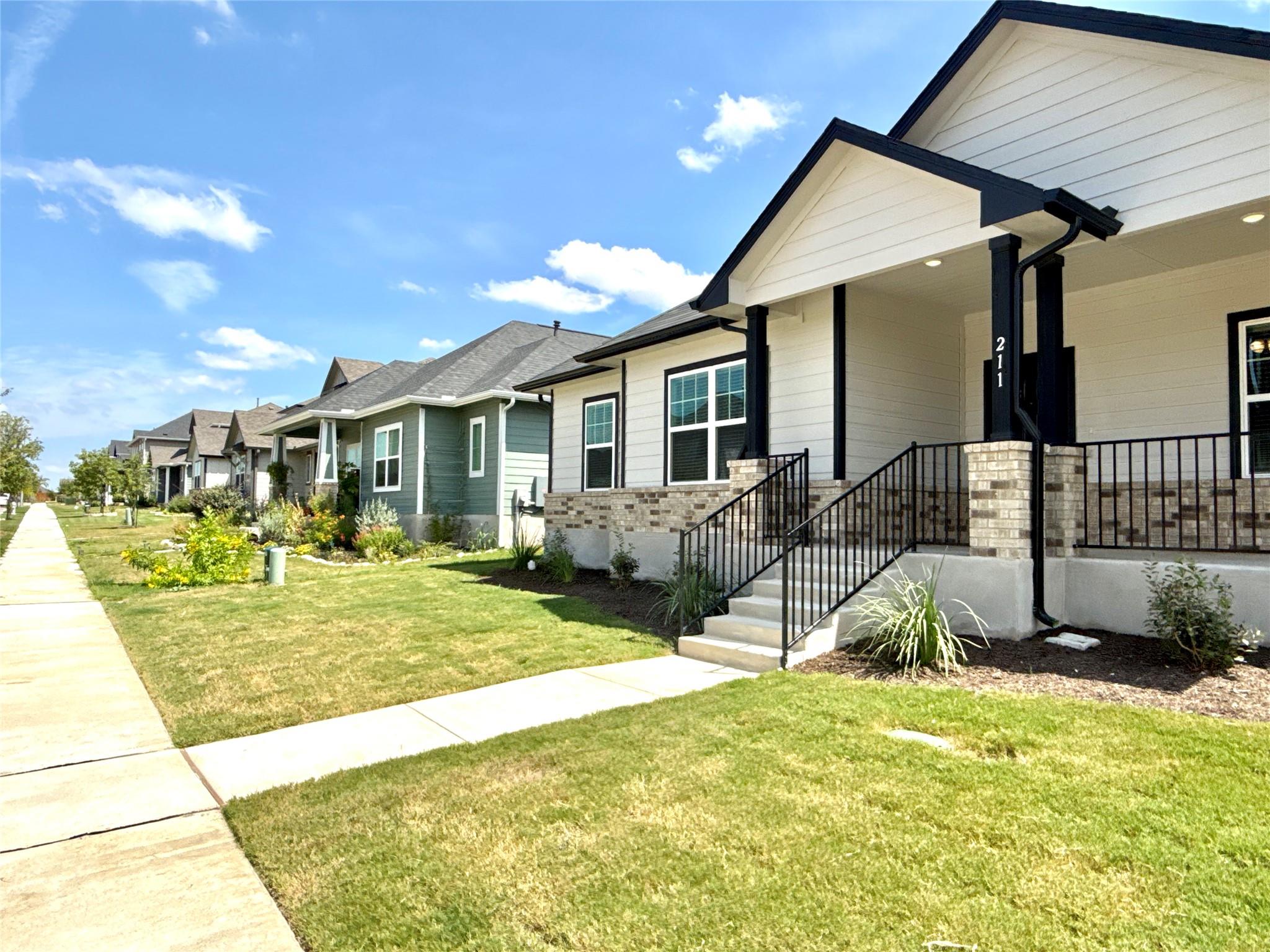 211 Bethany Creek Dr, Hutto, TX 78634