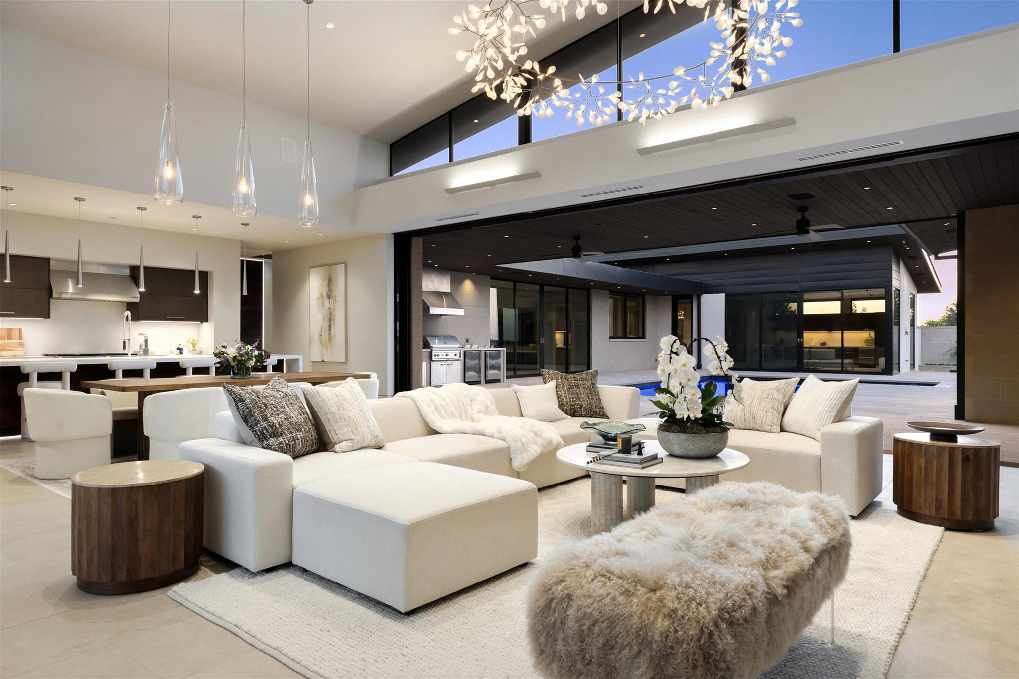 4416 AMARRA Dr, Austin, TX 78735