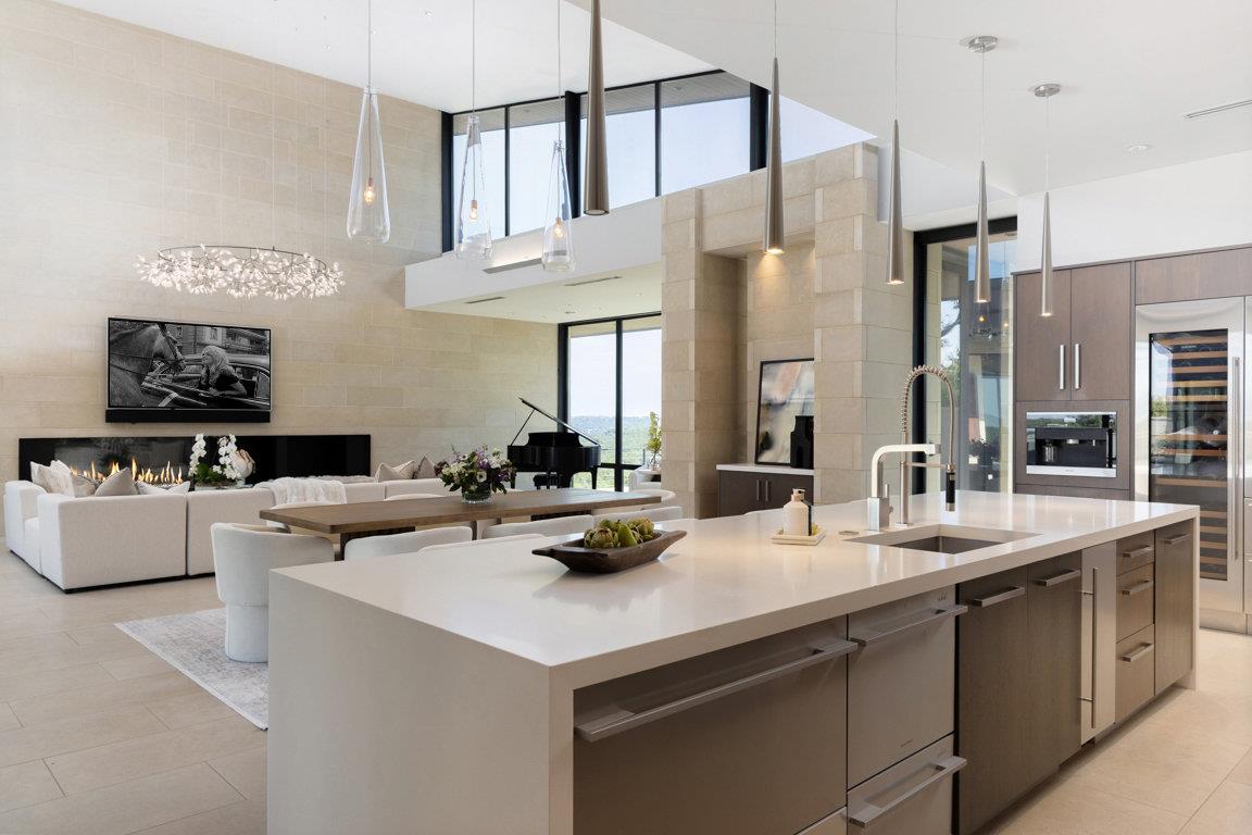 4416 AMARRA Dr, Austin, TX 78735