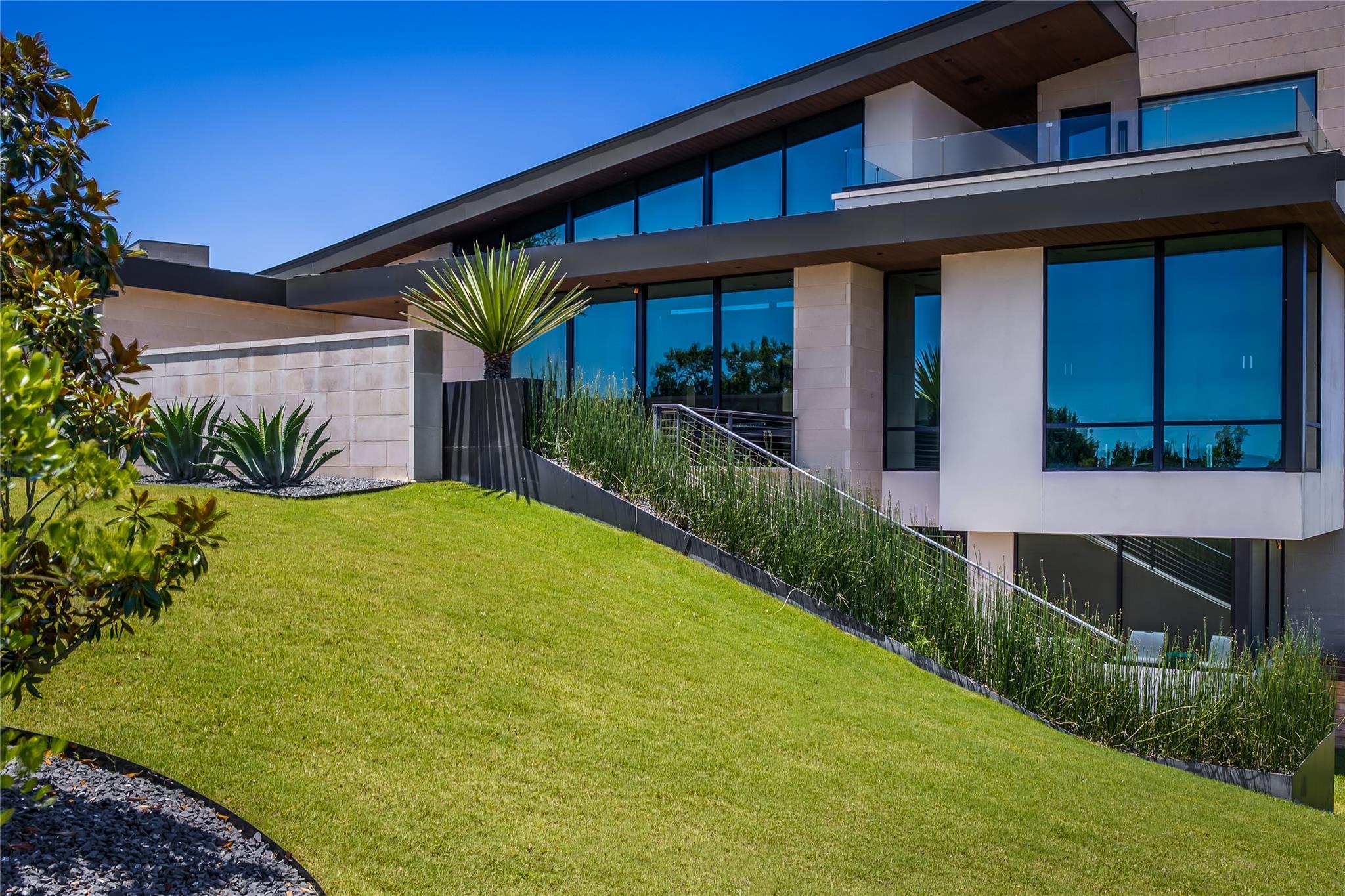 4416 AMARRA Dr, Austin, TX 78735