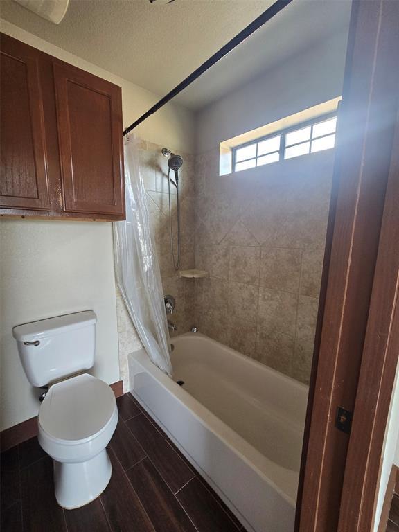 143 Spring Hollow Trl, Smithville, TX 78957